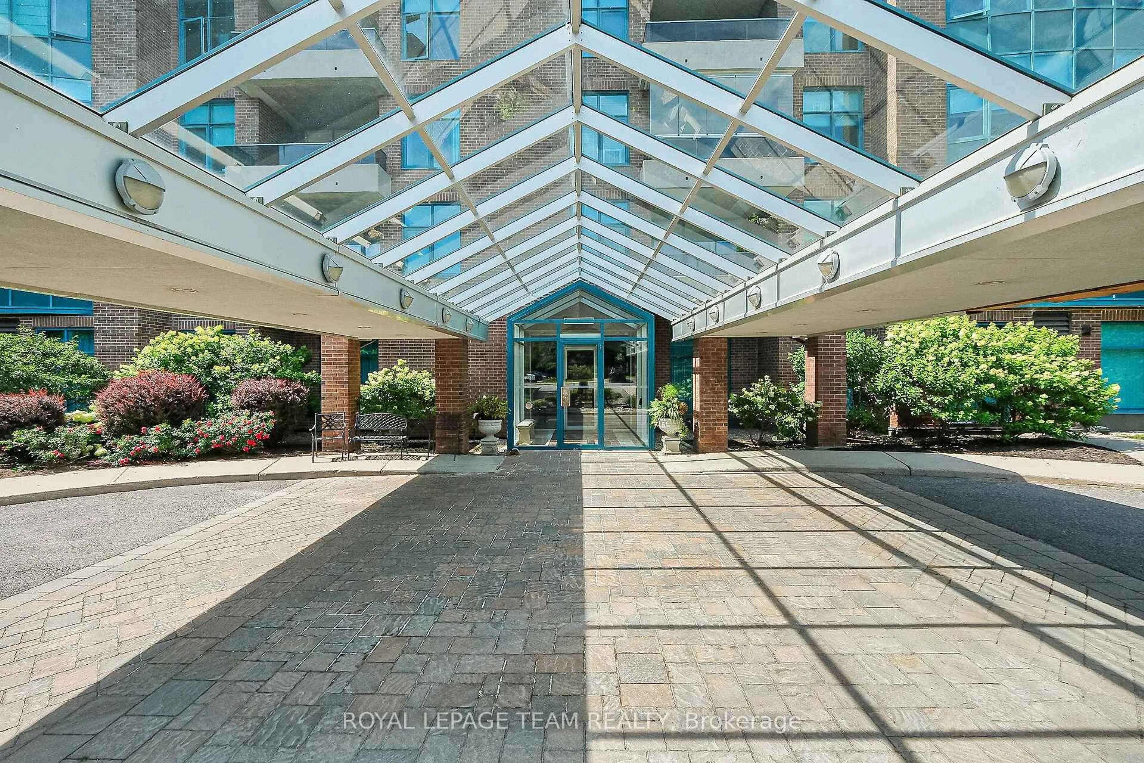 Indoor foyer for 3580 Rivergate Way #1401, Ottawa Ontario K1V 1V5