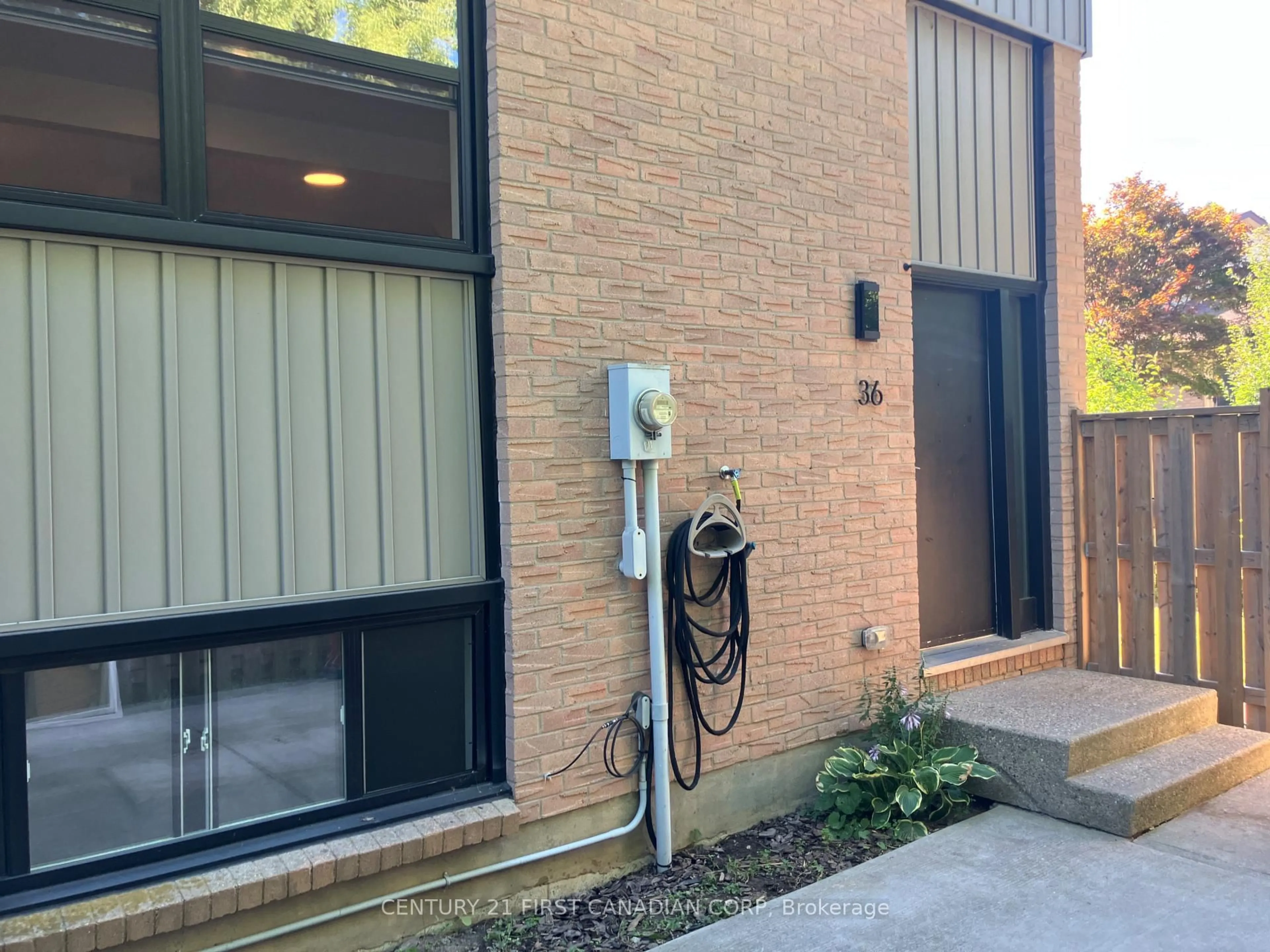 Indoor entryway for 105 Andover Dr #36, London South Ontario N6J 4B1