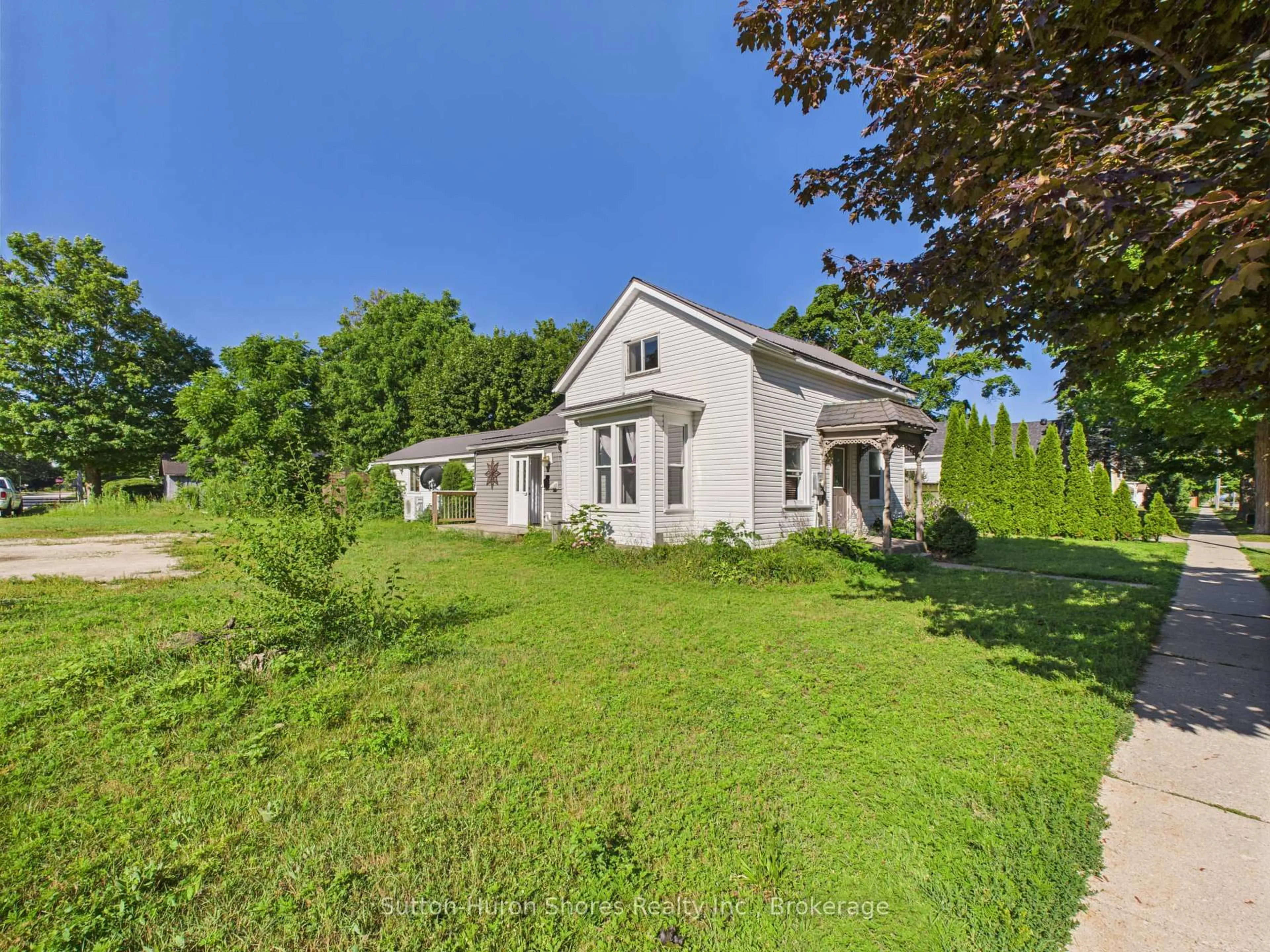A pic from outside/outdoor area/front of a property/back of a property/a pic from drone, unknown for 440 Mill St, Saugeen Shores Ontario N0H 2C0