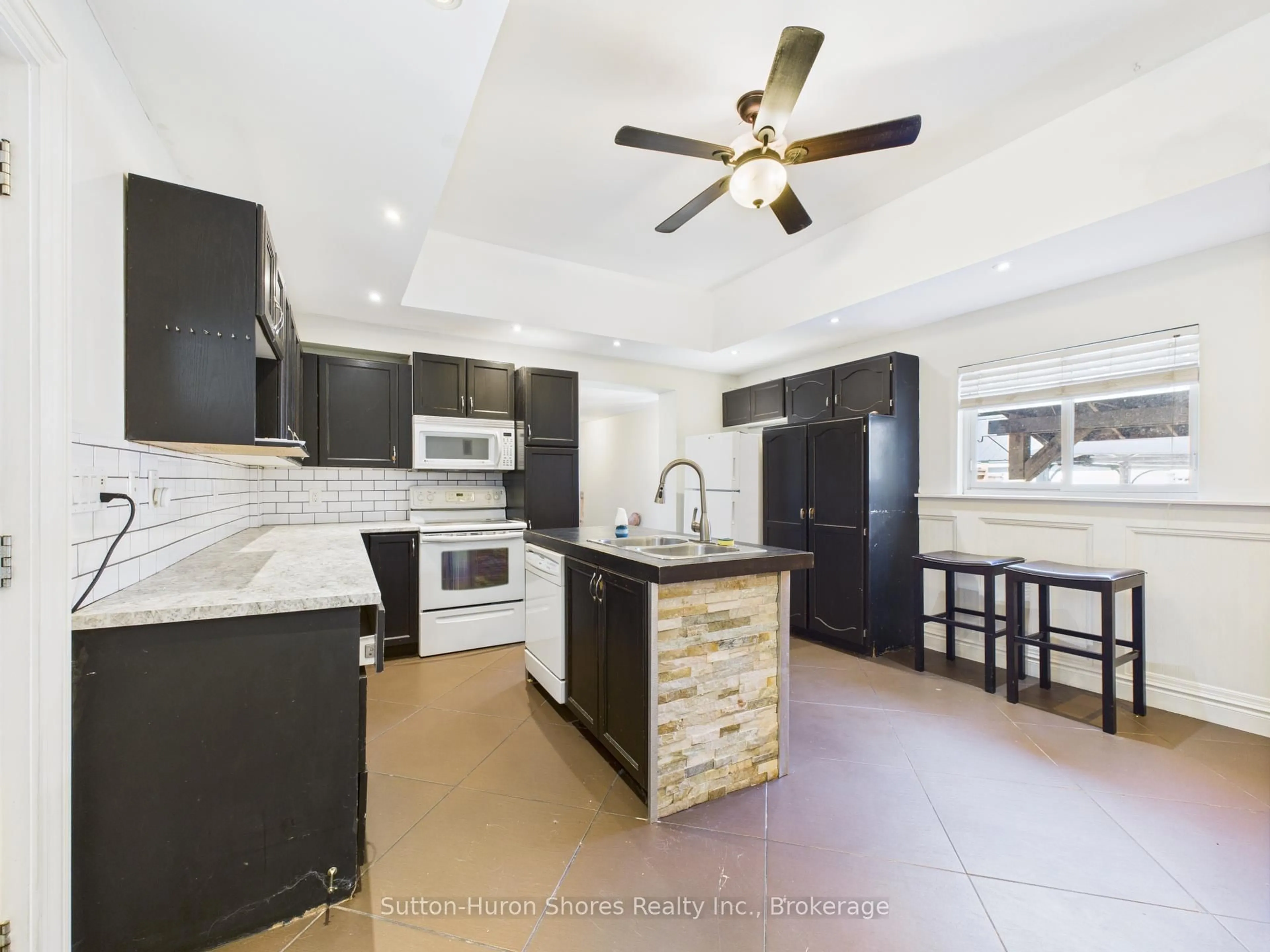 Open concept kitchen, ceramic/tile floor for 440 Mill St, Saugeen Shores Ontario N0H 2C0