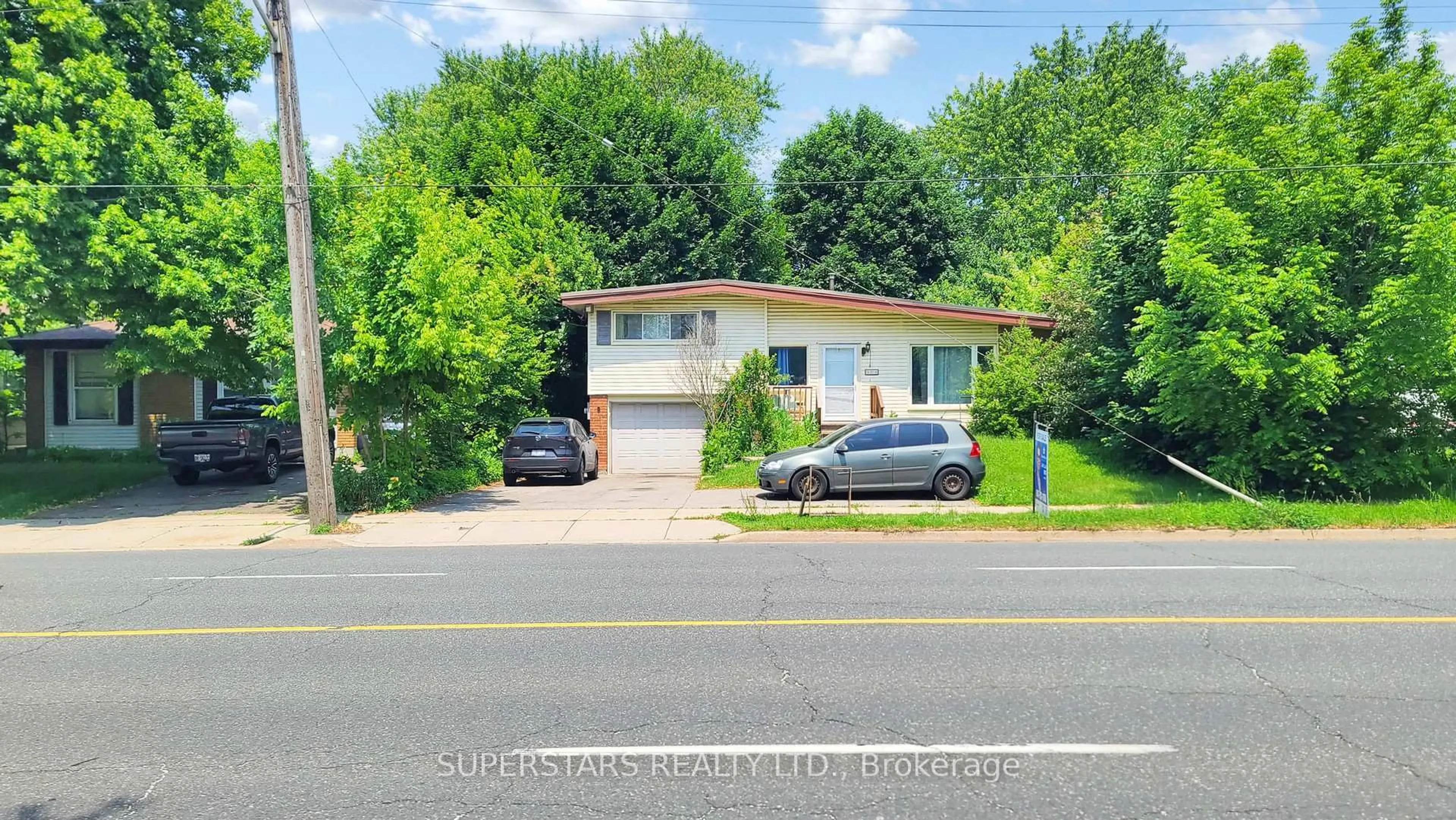 Unknown for 324 MOHAWK Rd, Hamilton Ontario L9C 1W3