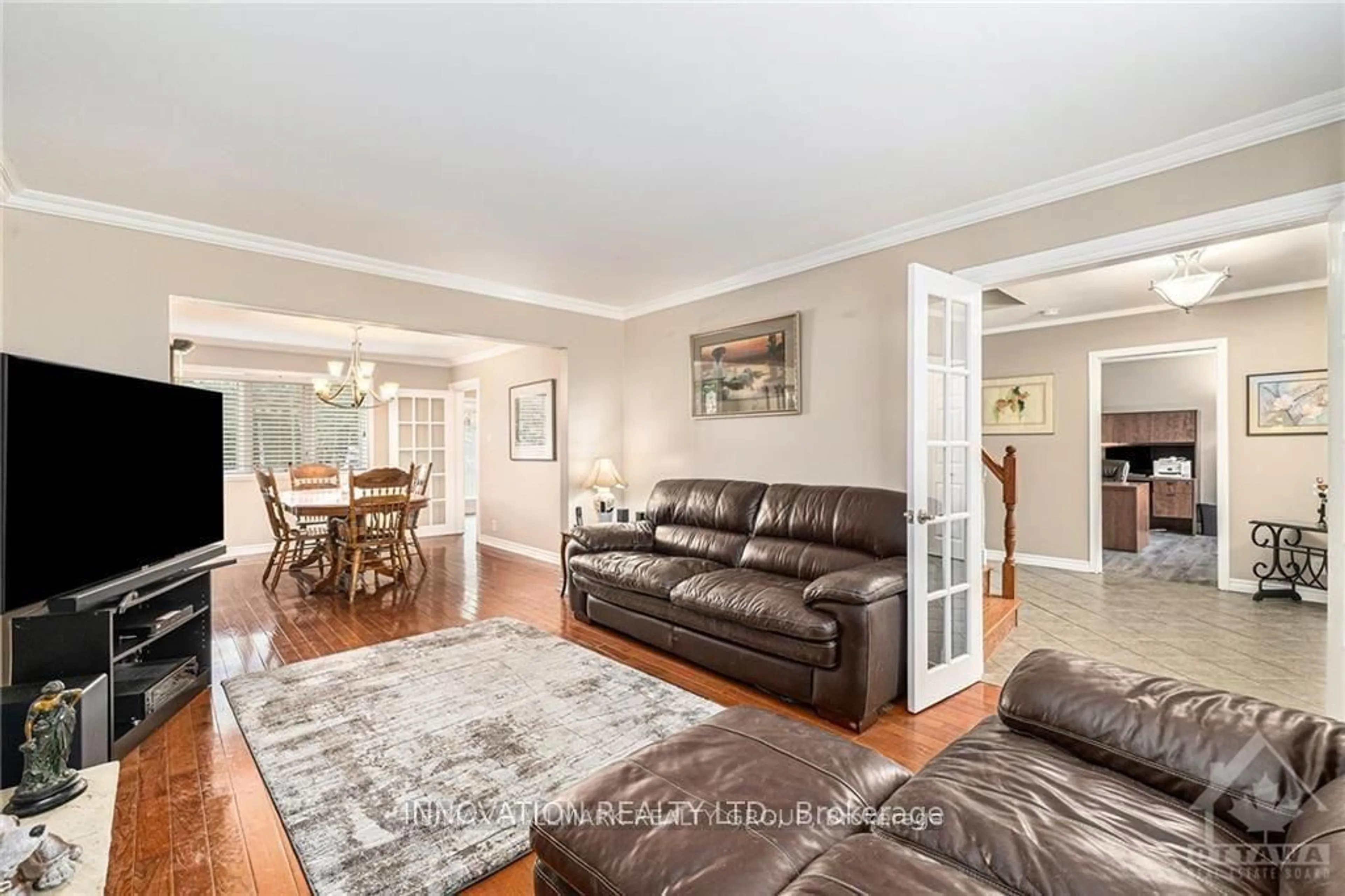 Living room with furniture, wood/laminate floor for 7 Grierson Lane, Ottawa Ontario K2W 1A6