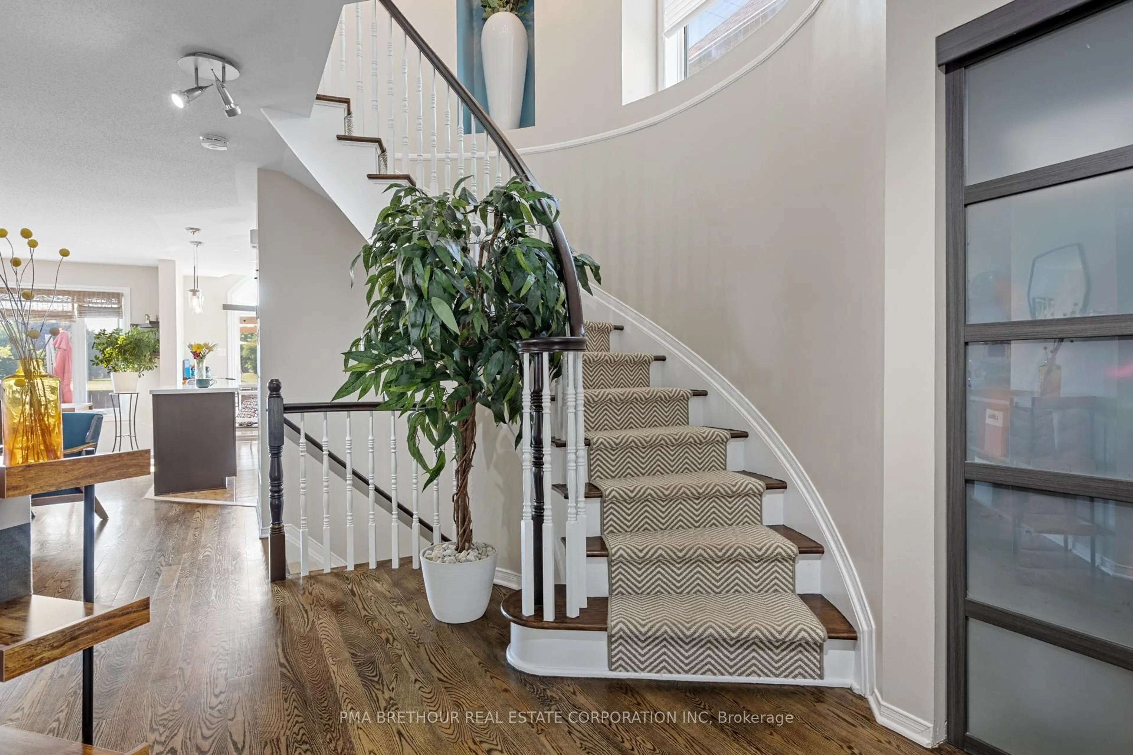 Stairs for 572 Renaissance Dr, Ottawa Ontario K4A 4E9