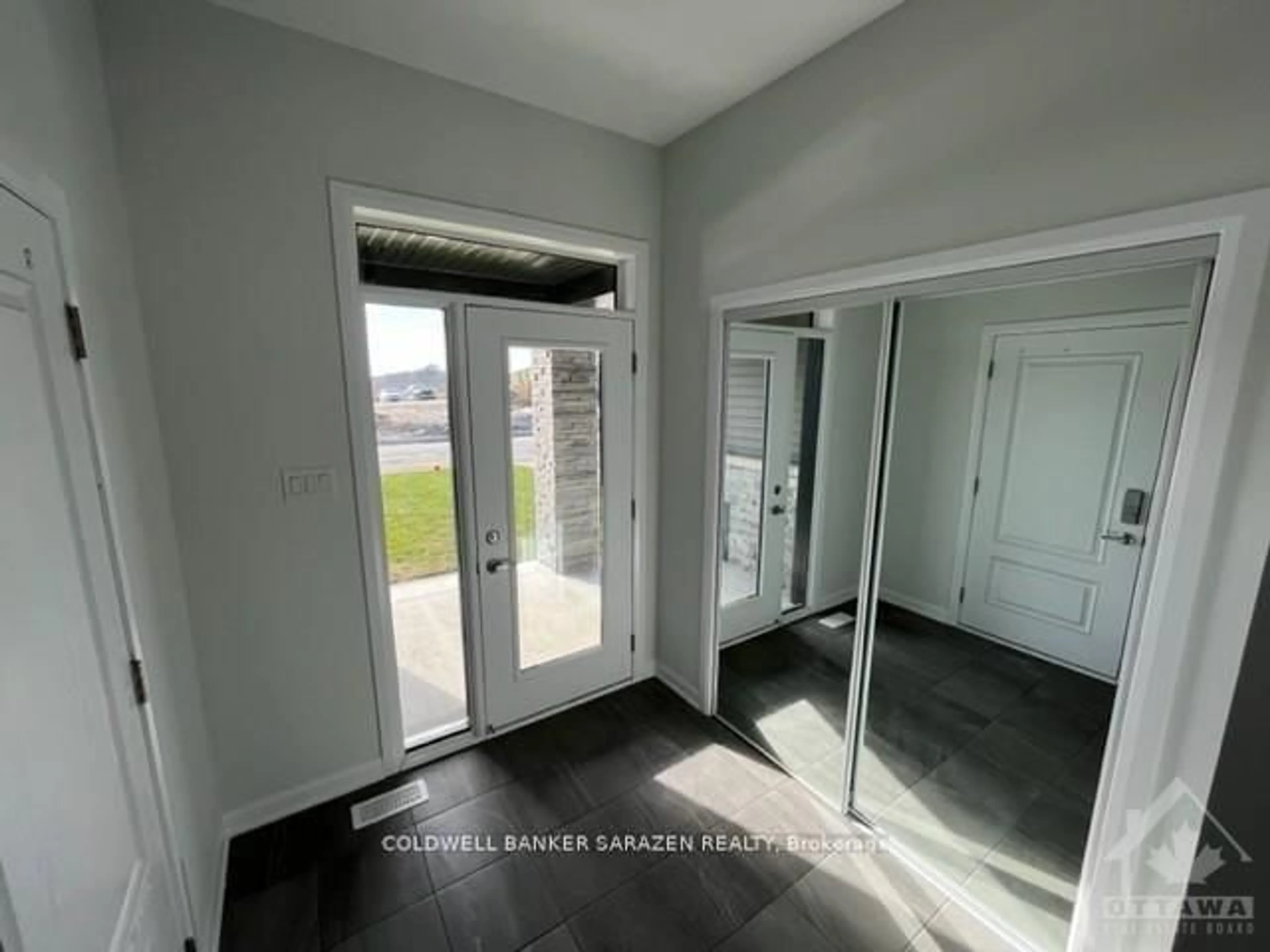 Indoor entryway for 561 Aglish Mews, Ottawa Ontario K2J 6Y2