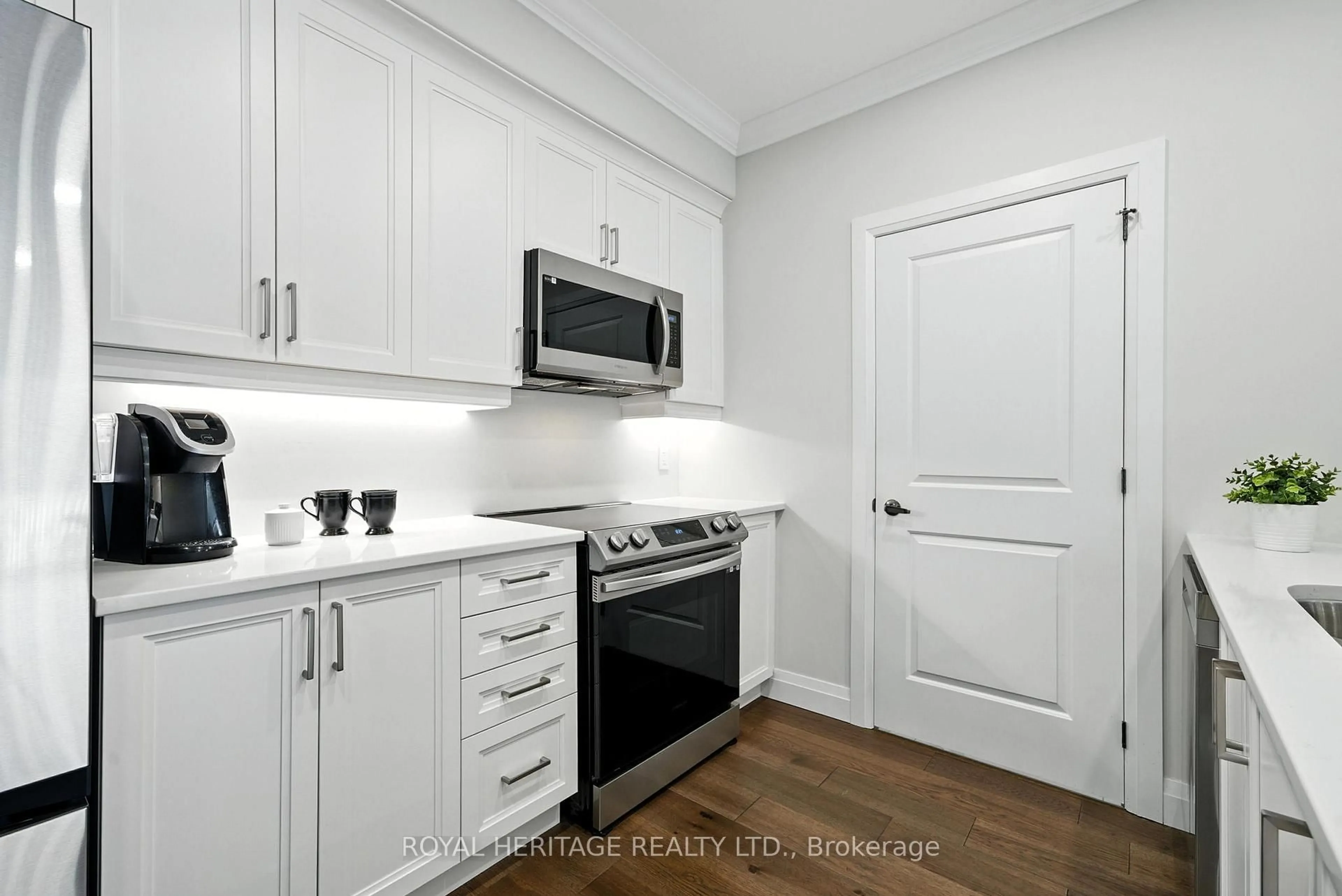 Standard kitchen, unknown for 19 Hampton Lane #103, Selwyn Ontario K0L 2H0