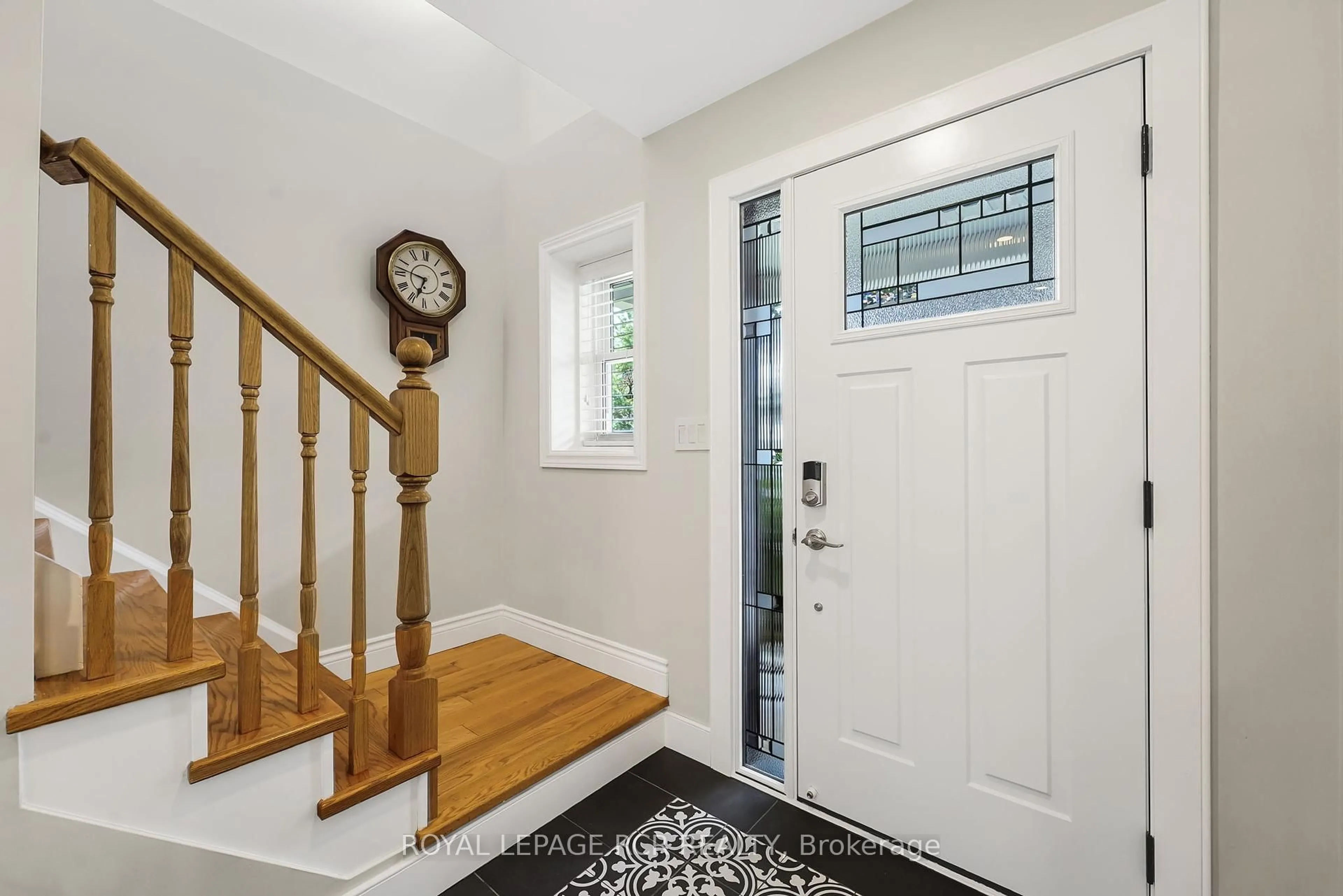 Indoor entryway for 477 Brigantine Dr, Waterloo Ontario N2K 4A1