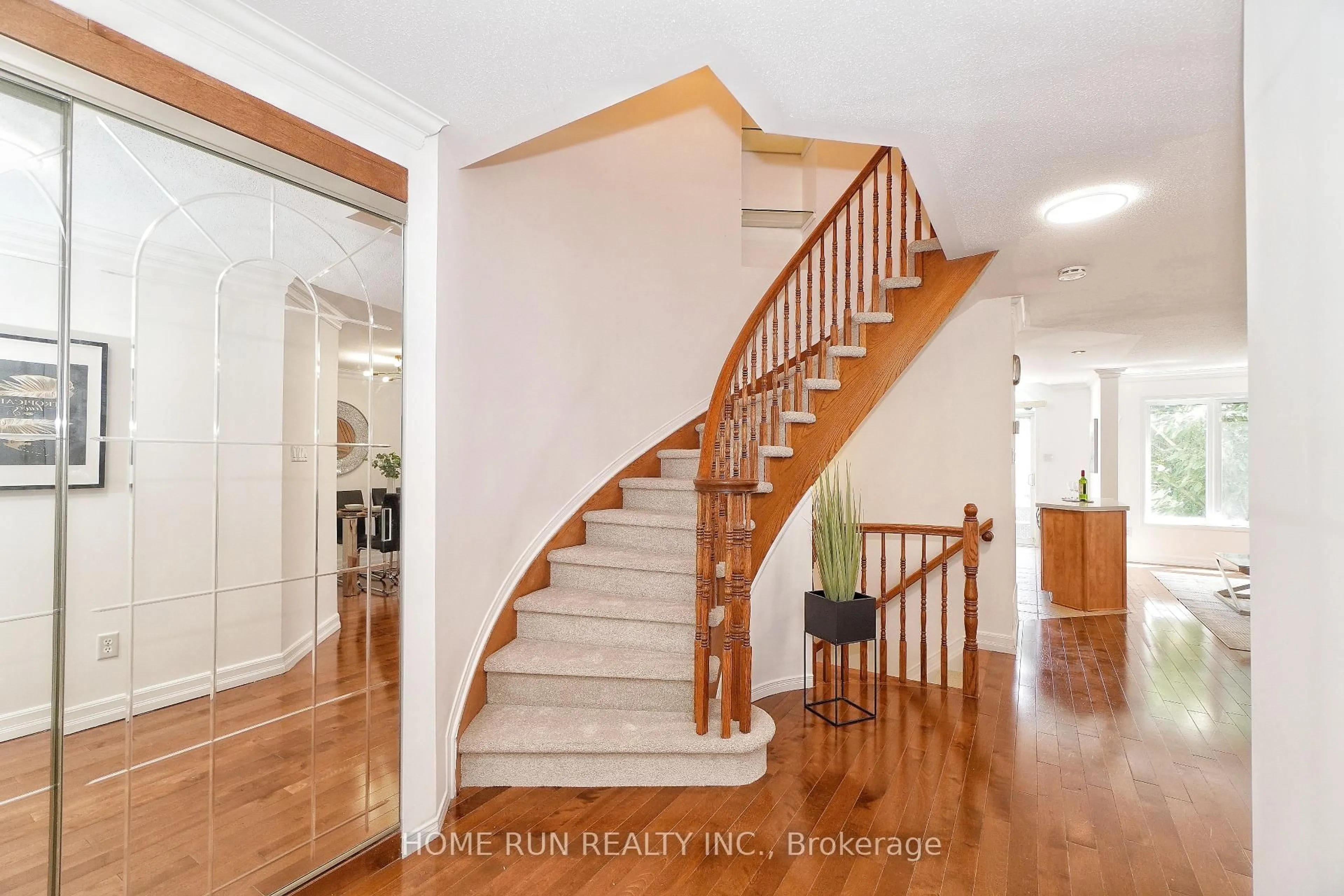 Indoor entryway for 45 Scampton Dr, Kanata Ontario K2W 1E7