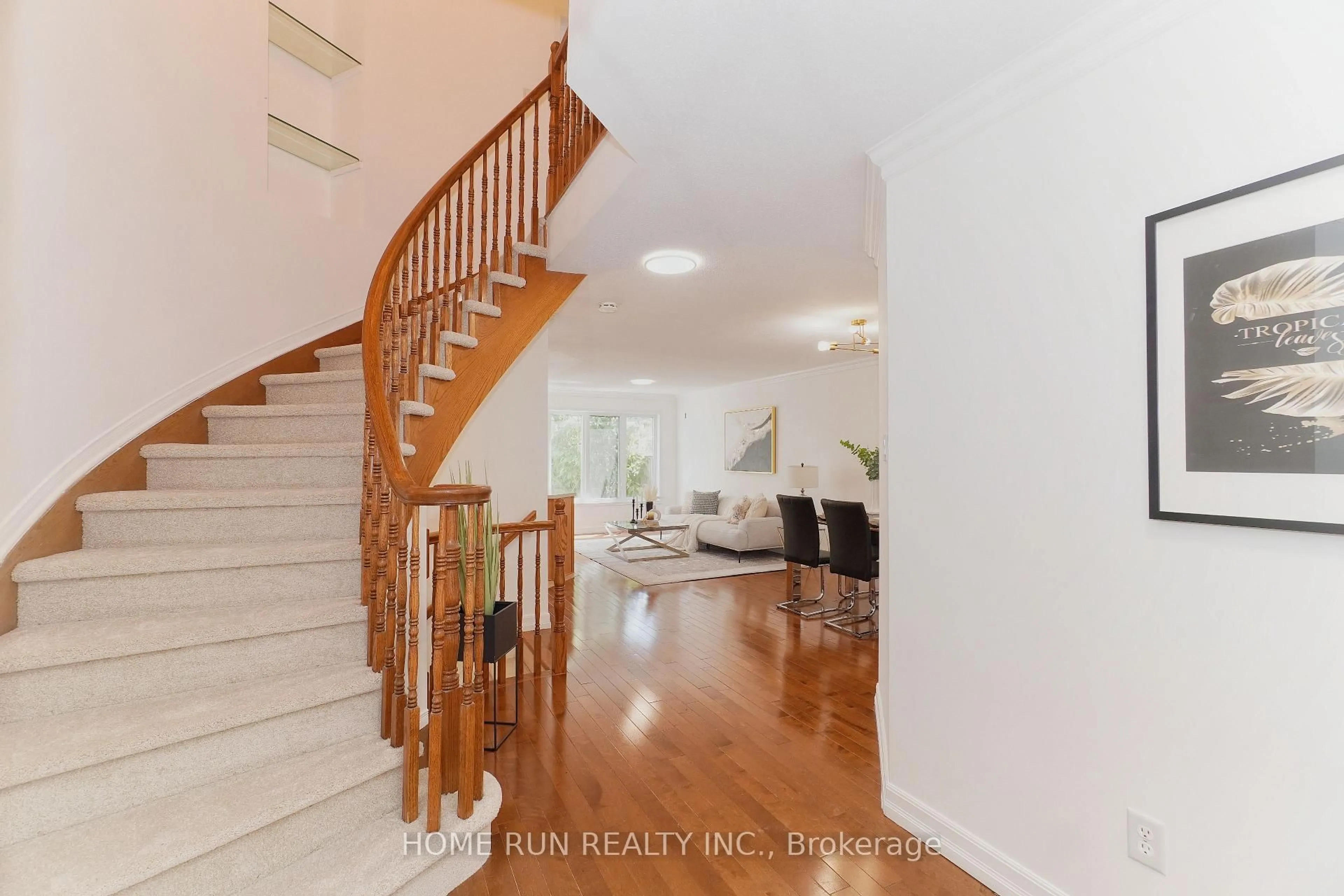 Indoor entryway for 45 Scampton Dr, Kanata Ontario K2W 1E7
