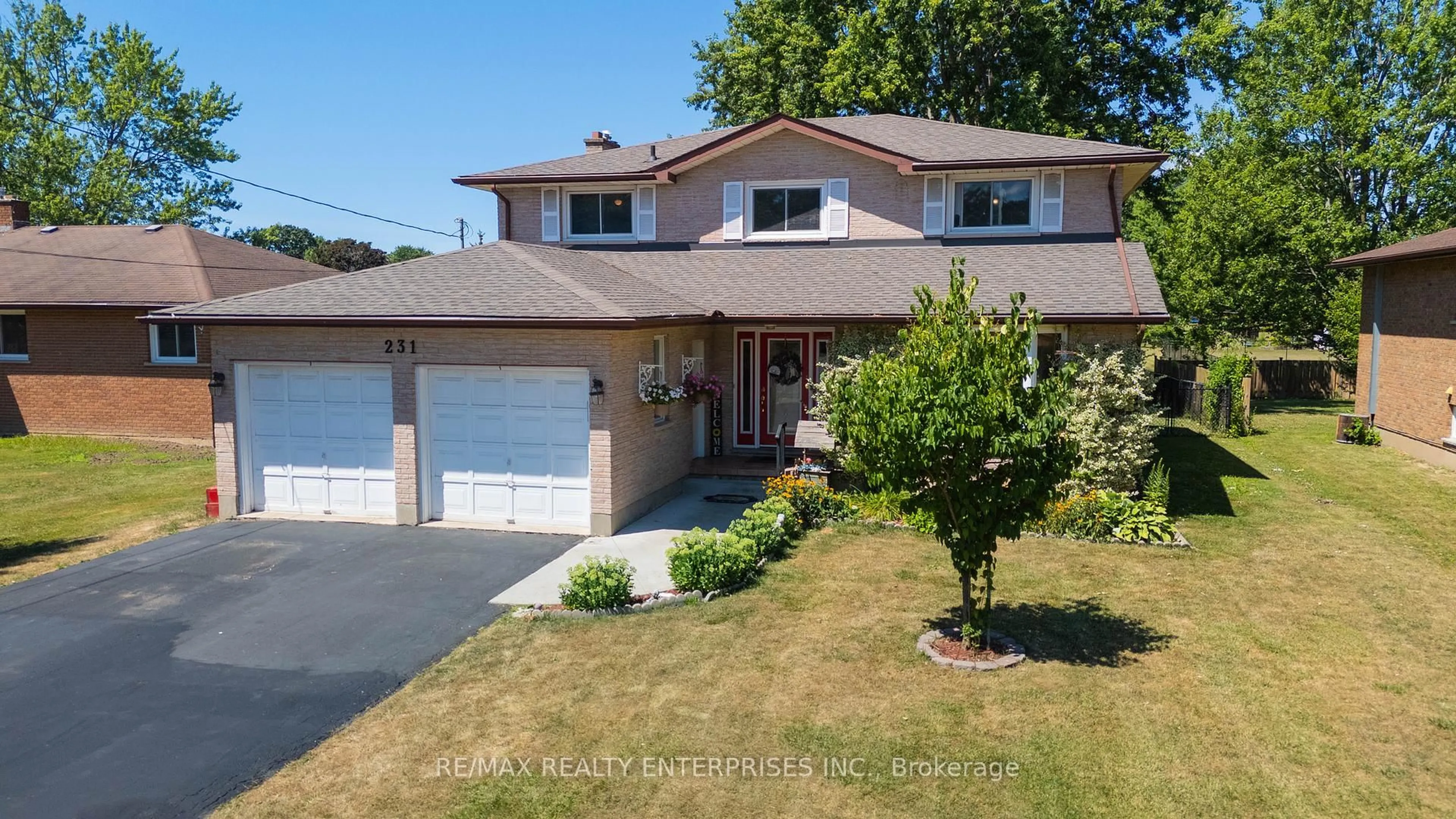 A pic from outside/outdoor area/front of a property/back of a property/a pic from drone, street for 231 West Side Rd, Port Colborne Ontario L3K 5L1