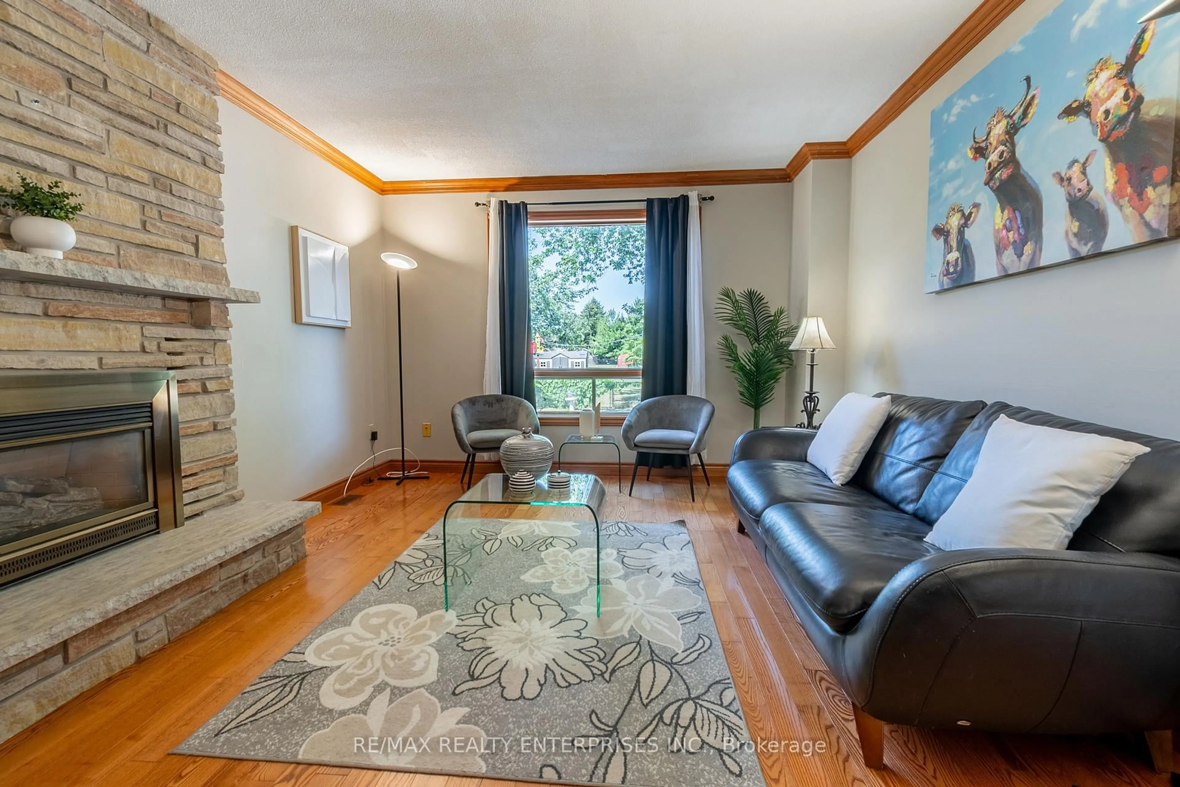 Living room with furniture, wood/laminate floor for 231 West Side Rd, Port Colborne Ontario L3K 5L1