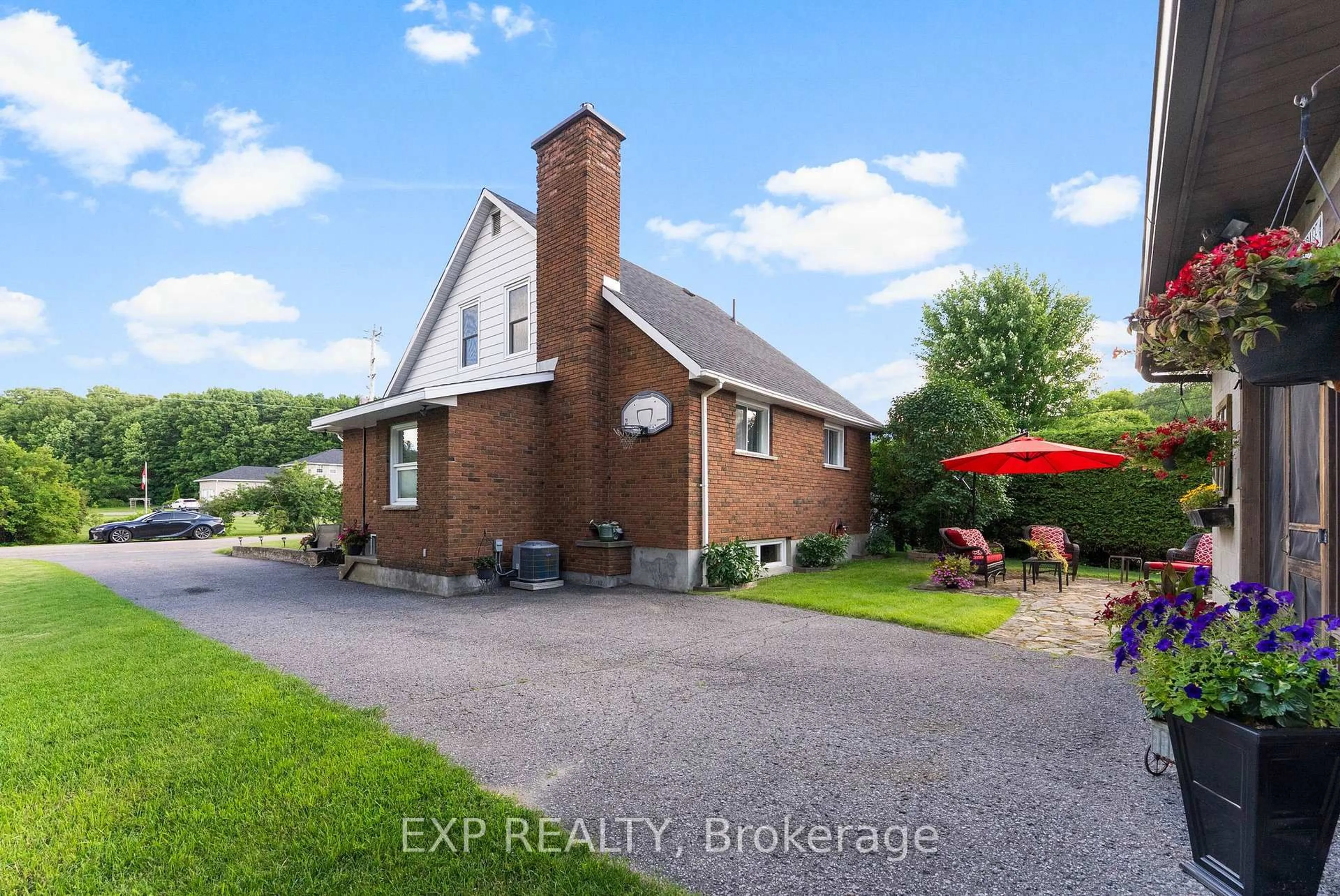 A pic from outside/outdoor area/front of a property/back of a property/a pic from drone, street for 84 Graham Ave, Renfrew Ontario K7V 2L9