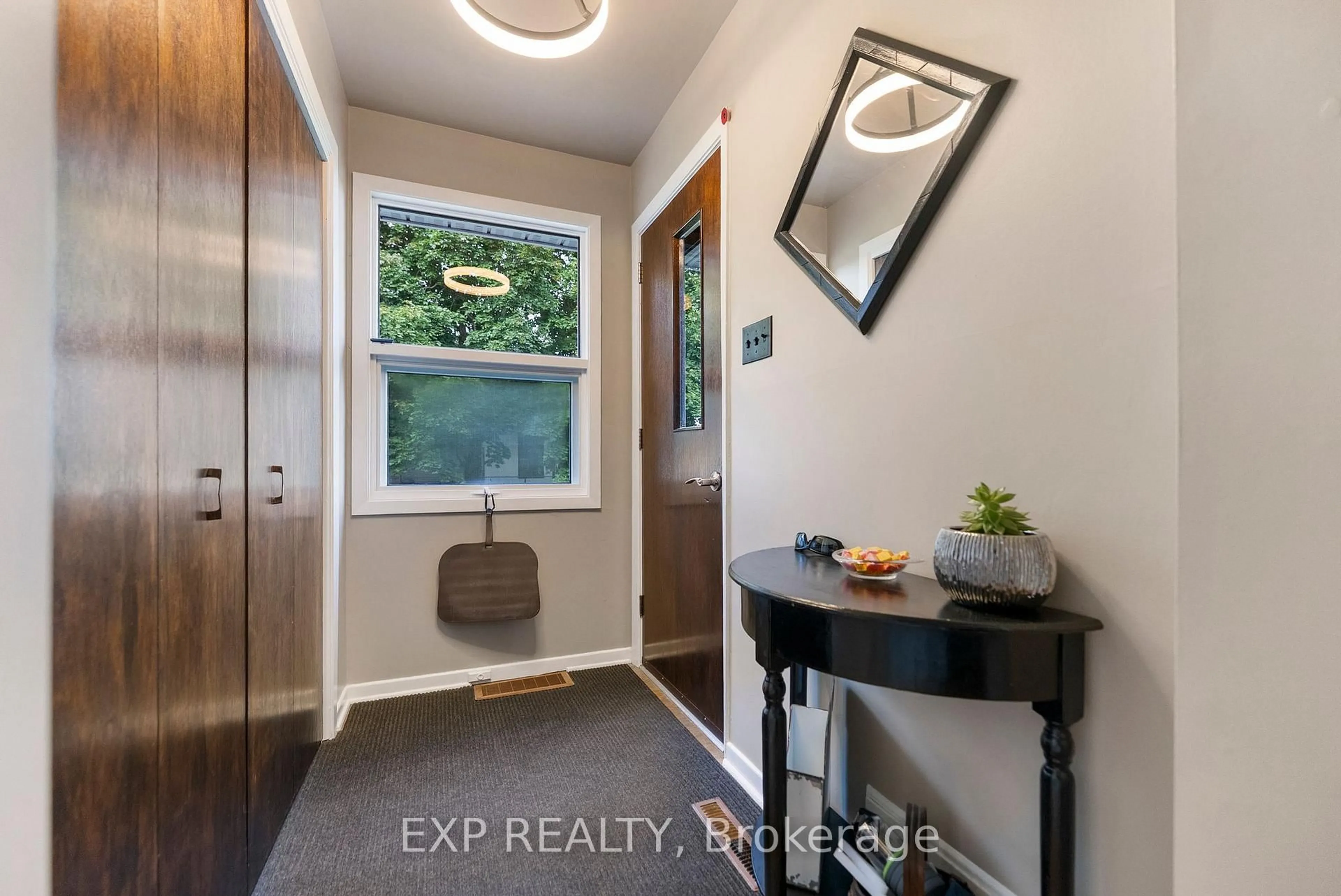 Indoor entryway for 84 Graham Ave, Renfrew Ontario K7V 2L9