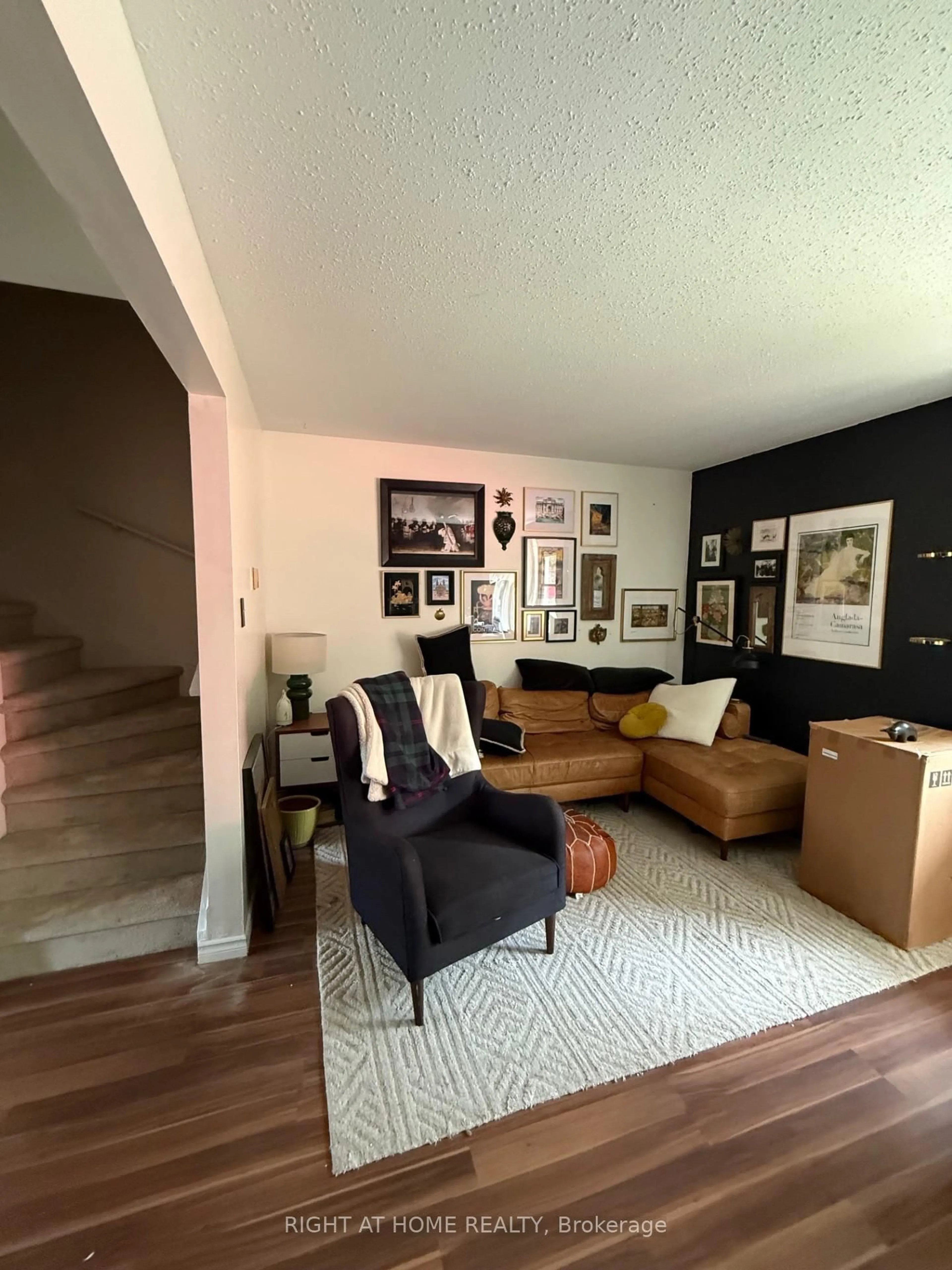 Living room with furniture, unknown for 3110 Quail Dr, Ottawa Ontario K1T 1V1