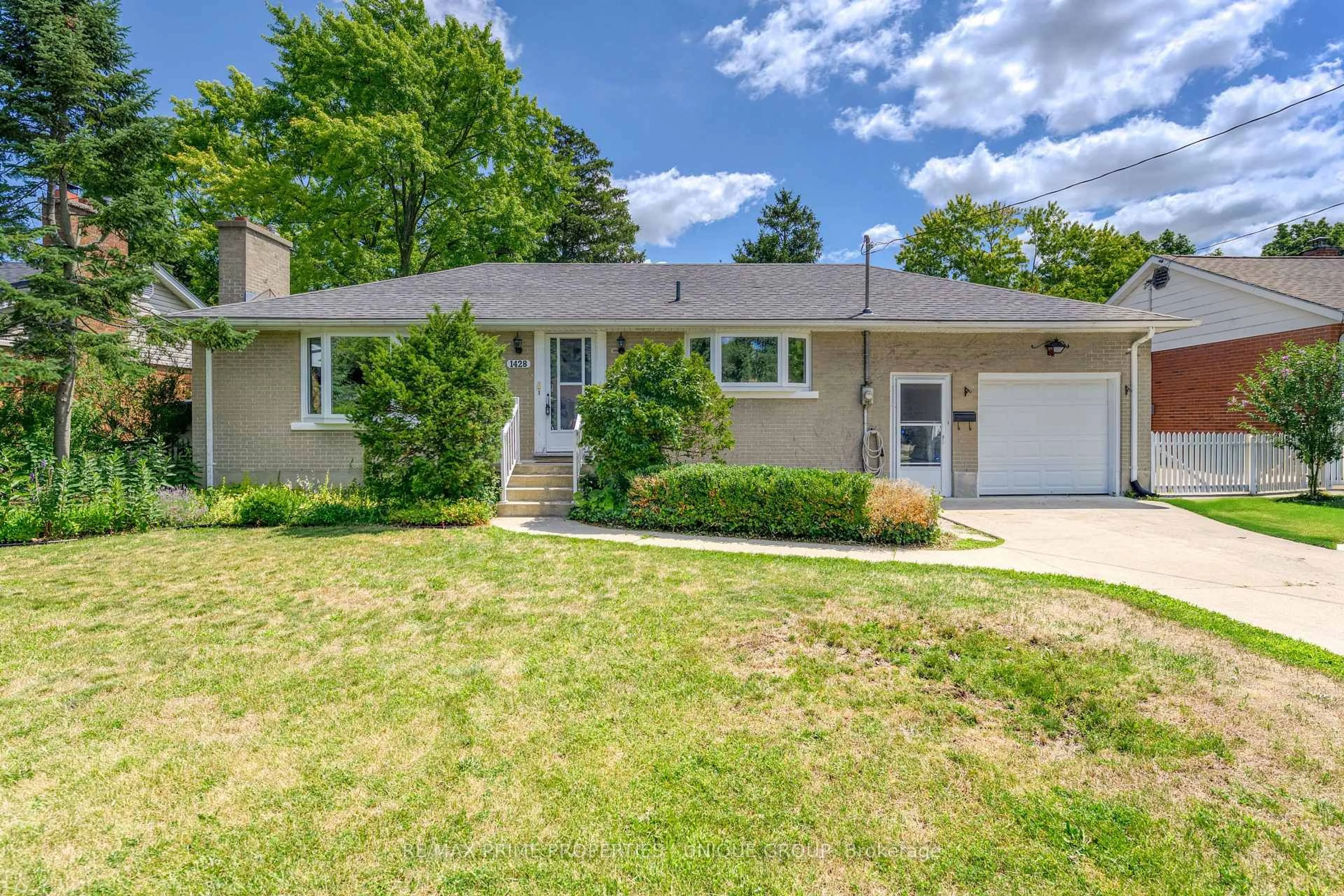 Home with vinyl exterior material, street for 1428 Indian Rd, Sarnia Ontario N7V 4C9