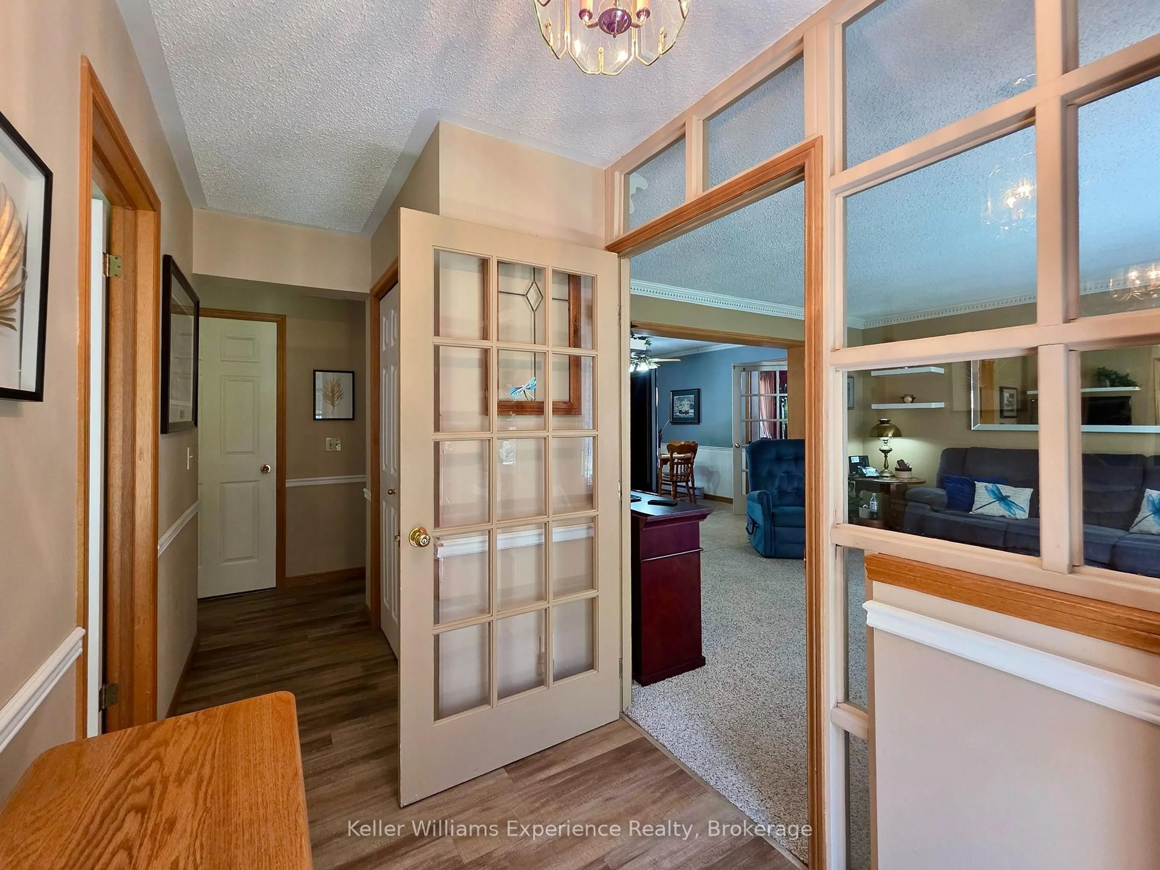 Indoor entryway for 1186 Falkenburg Rd, Bracebridge Ontario P1L 1X4