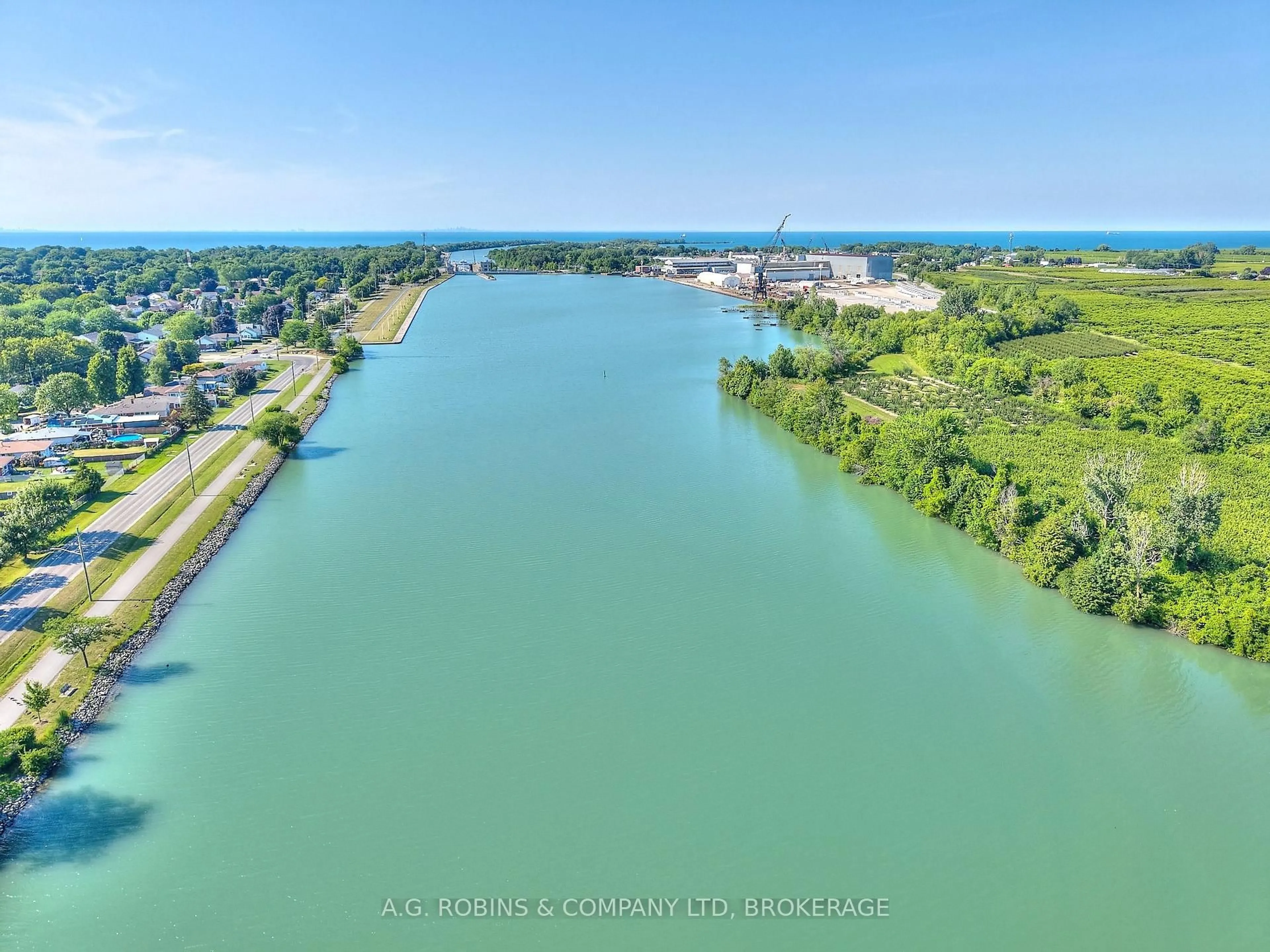 A pic from outside/outdoor area/front of a property/back of a property/a pic from drone, water/lake/river/ocean view for 495 Linwell Rd #3, St. Catharines Ontario L2M 2R2