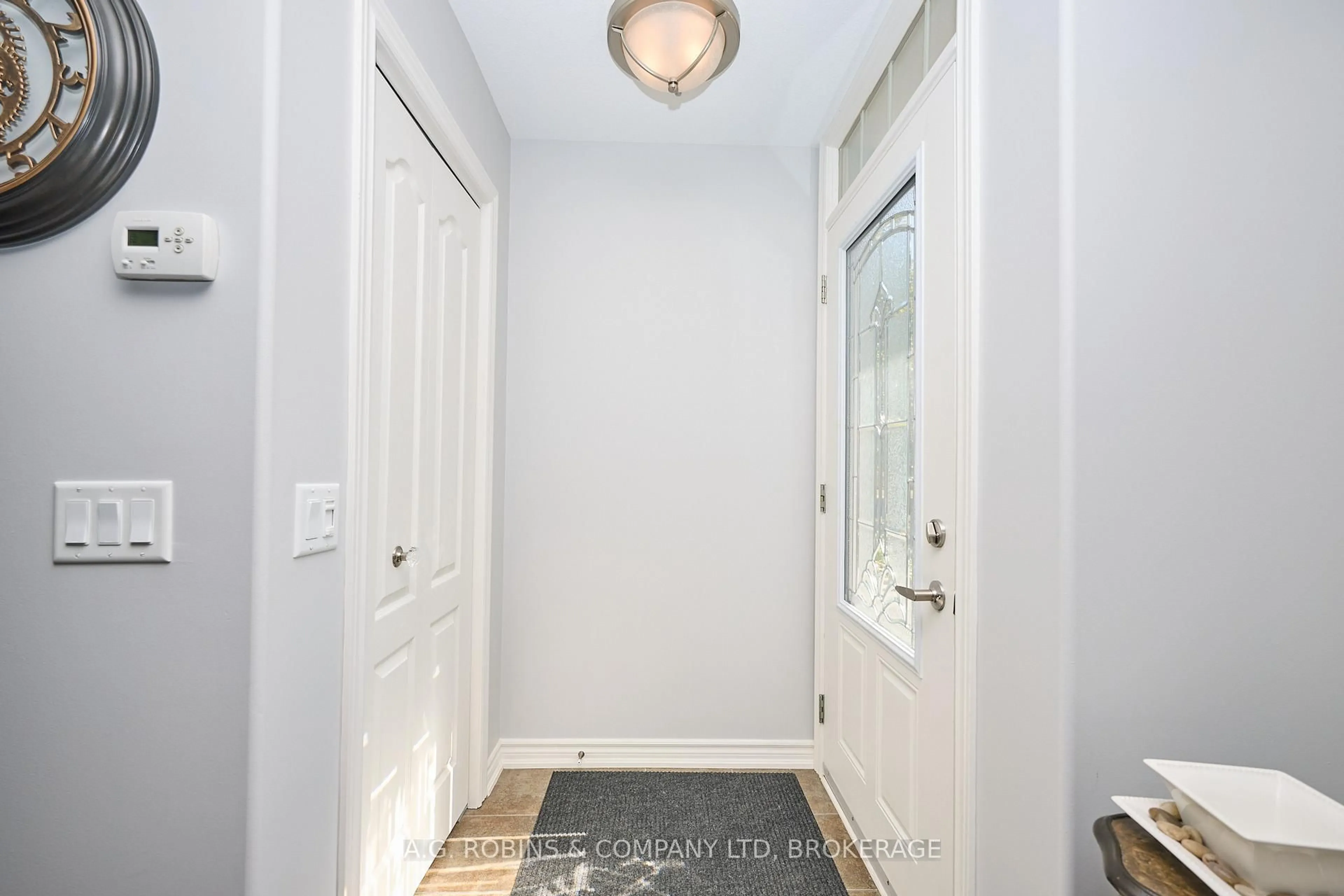 Indoor entryway for 495 Linwell Rd #3, St. Catharines Ontario L2M 2R2