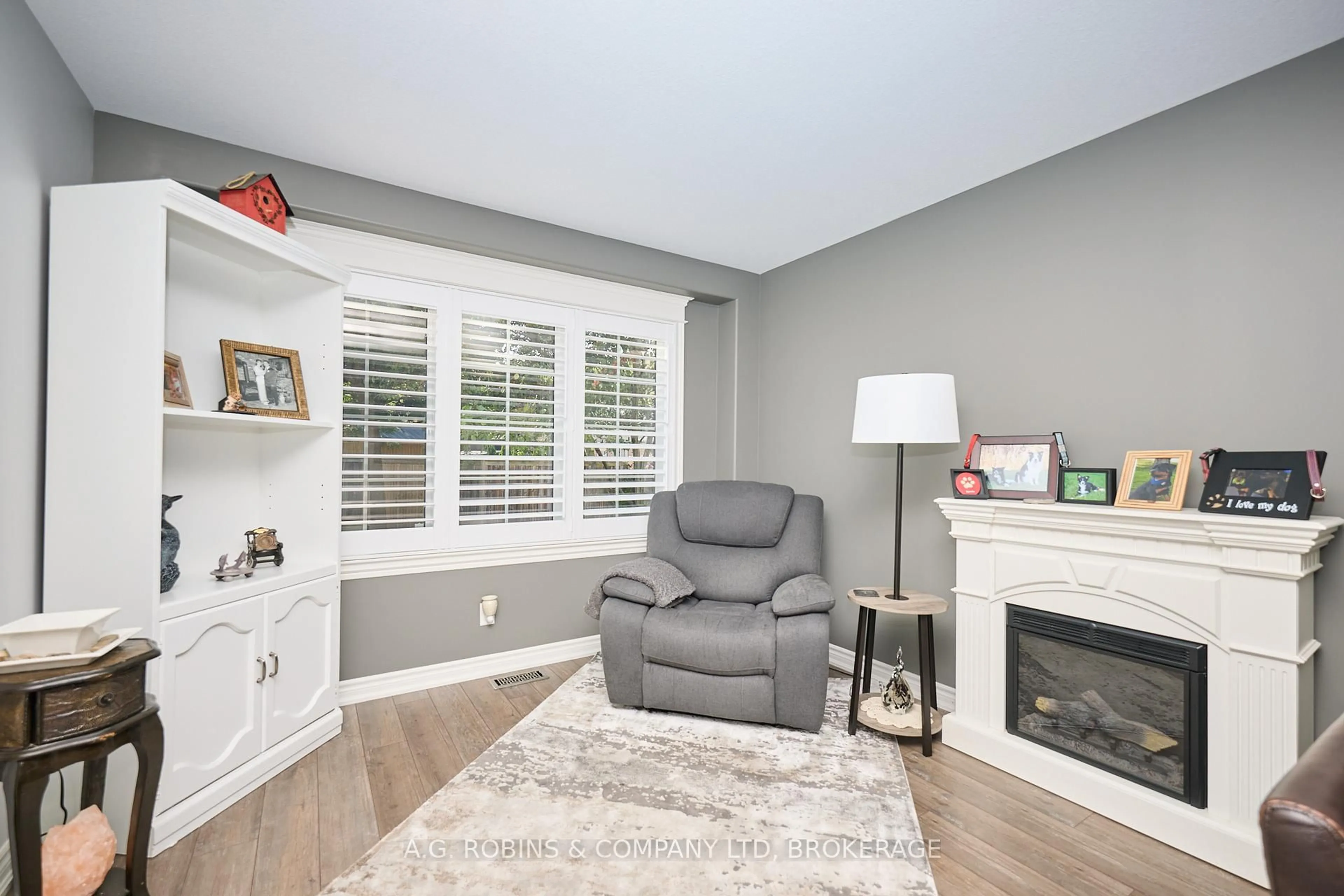 Living room with furniture, unknown for 495 Linwell Rd #3, St. Catharines Ontario L2M 2R2