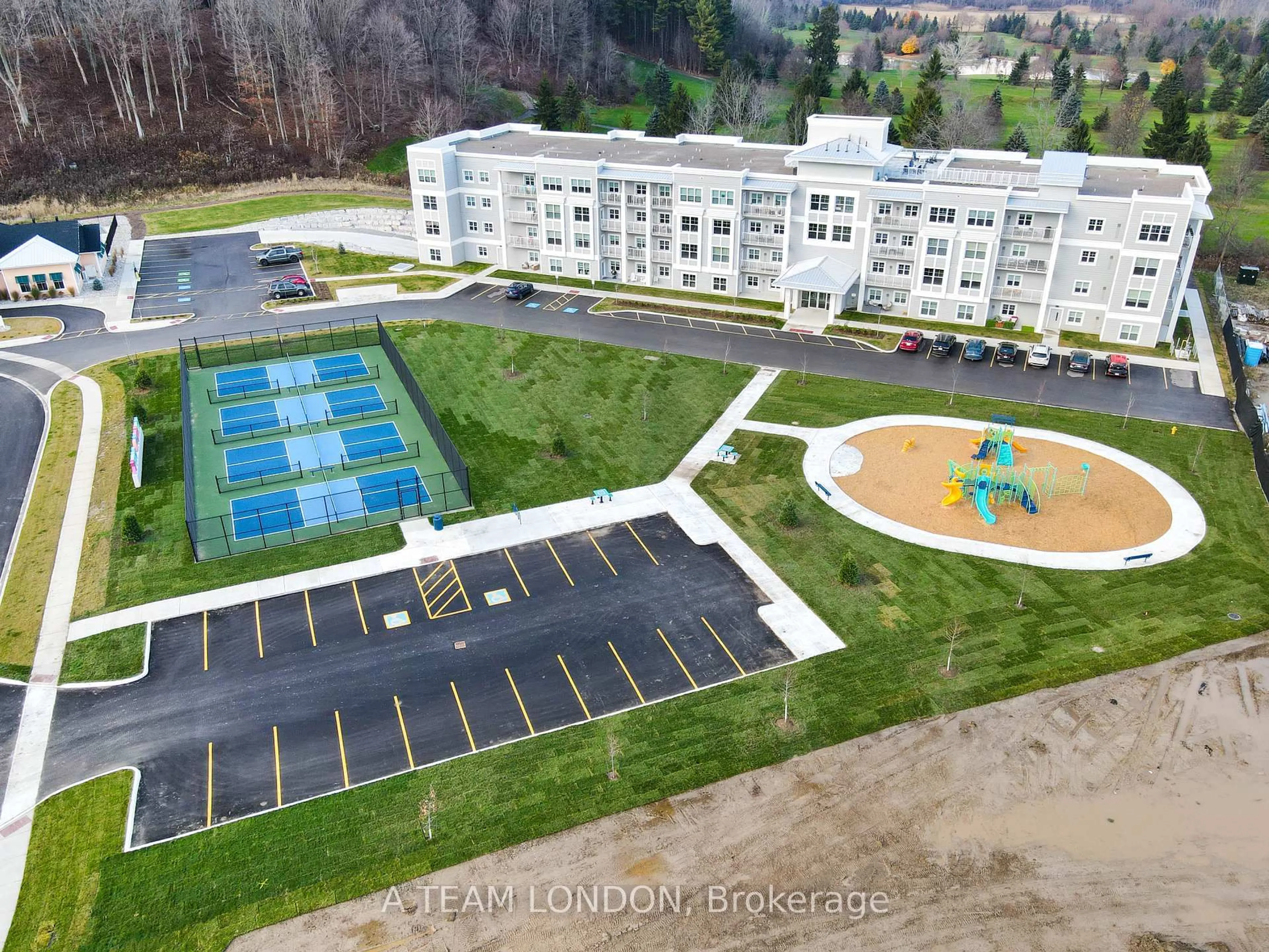A pic from outside/outdoor area/front of a property/back of a property/a pic from drone, mountain view for 100 The Promenade #409, Central Elgin Ontario N5L 1C5