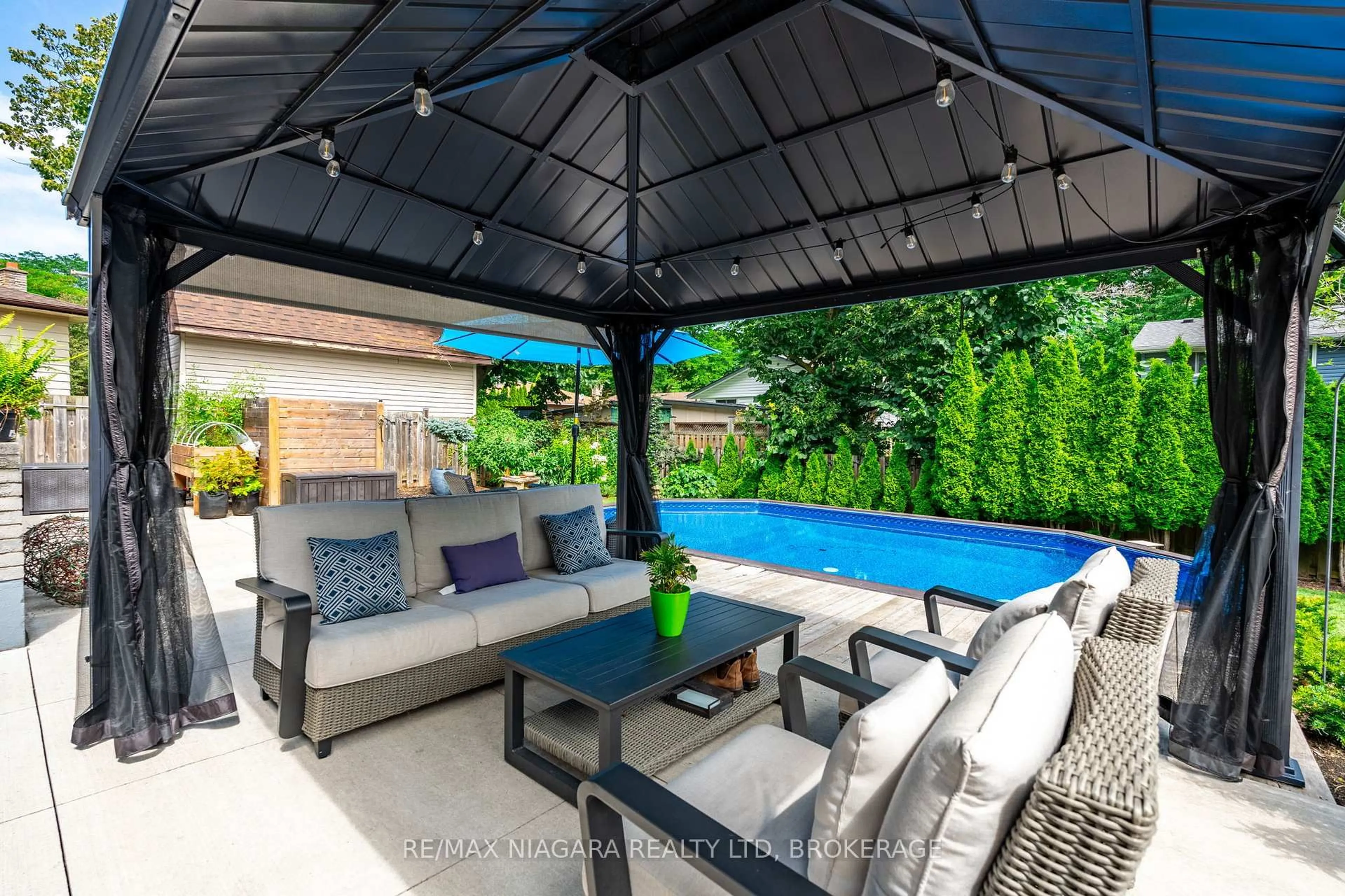 Patio, street for 4 Rosemount Crt, Grimsby Ontario L3M 4M2