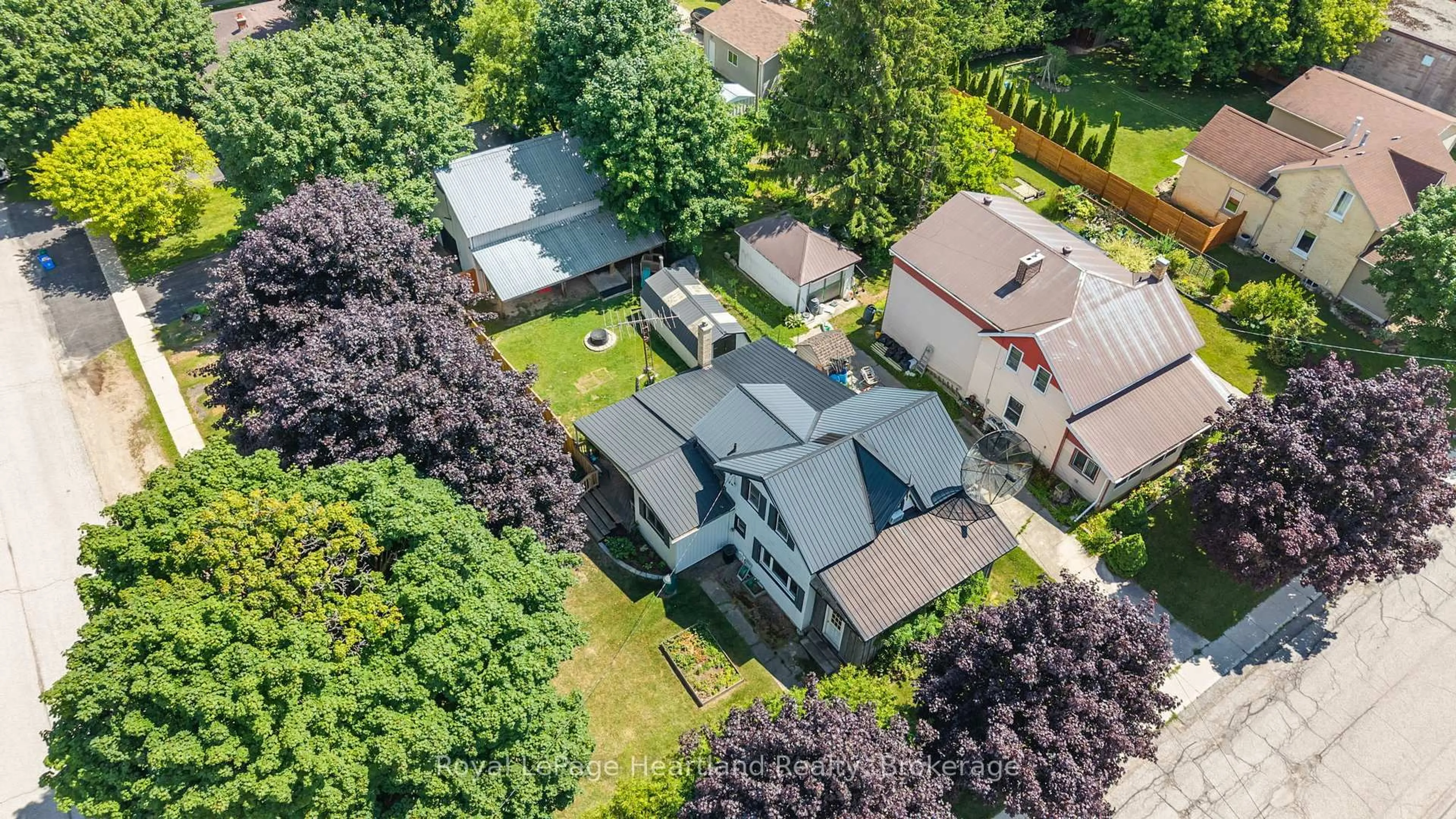 A pic from outside/outdoor area/front of a property/back of a property/a pic from drone, street for 75 Margaret St, Minto Ontario N0G 1Z0