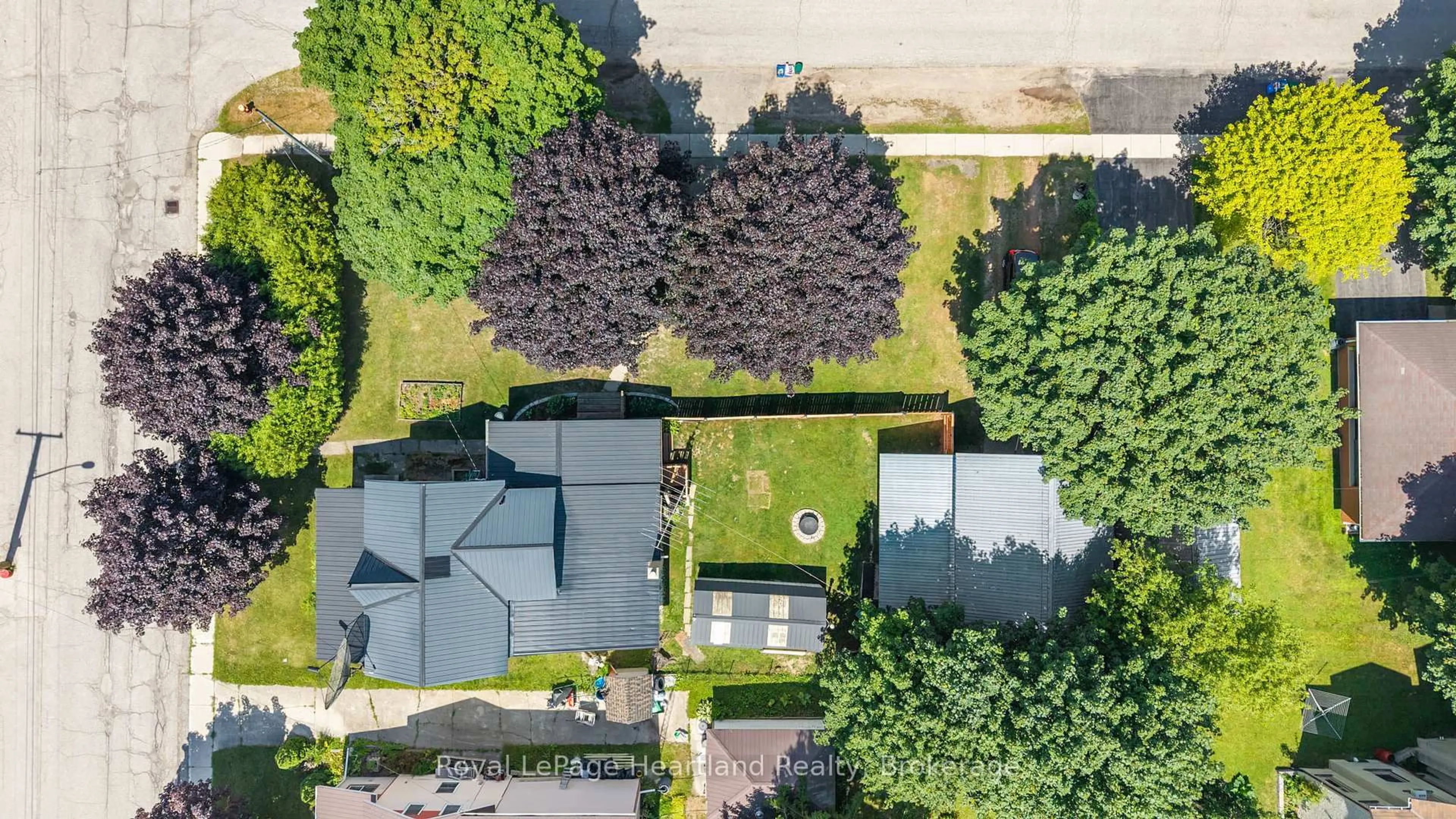 A pic from outside/outdoor area/front of a property/back of a property/a pic from drone, street for 75 Margaret St, Minto Ontario N0G 1Z0