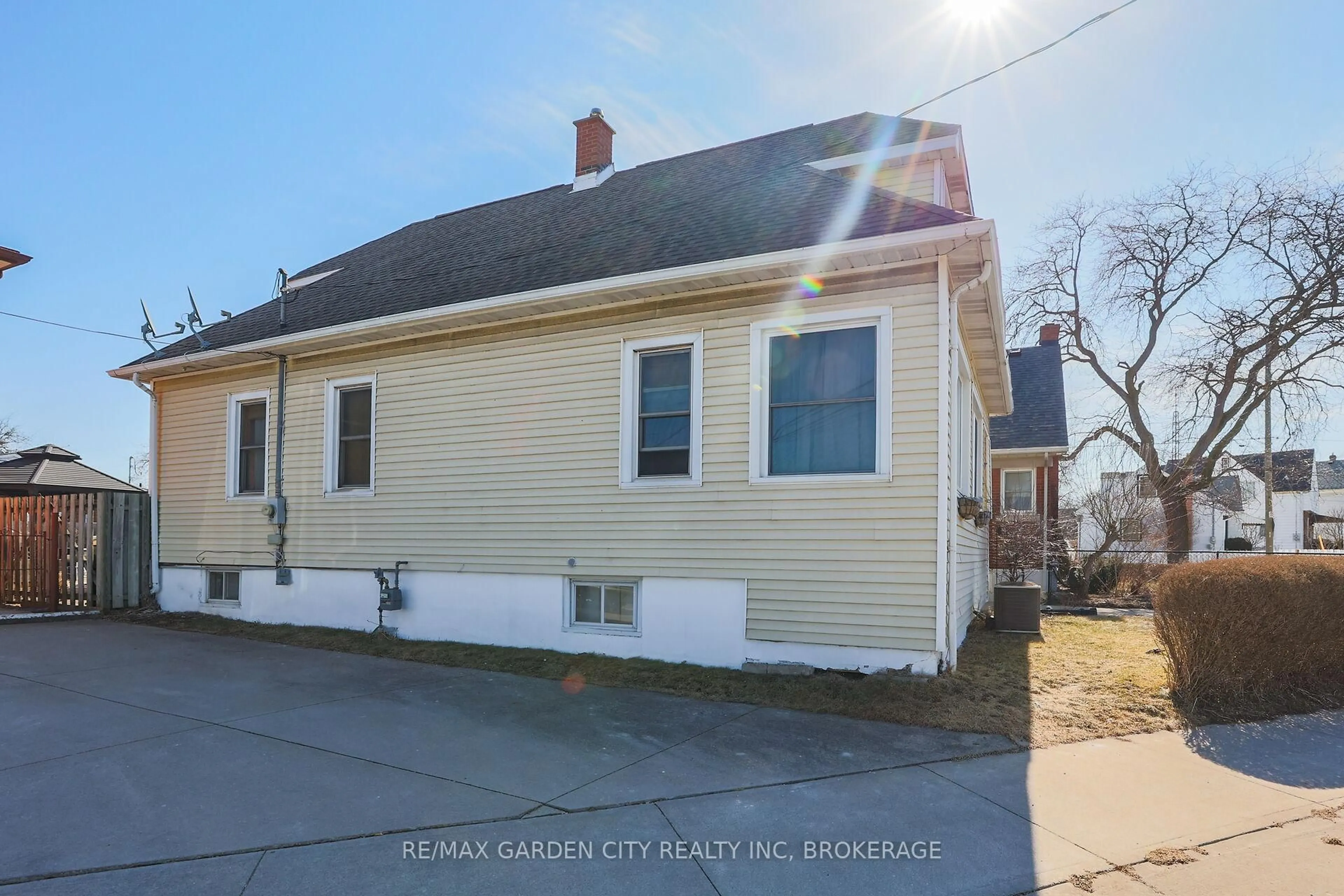 Unknown for 244 Niagara St, St. Catharines Ontario L2M 4V6