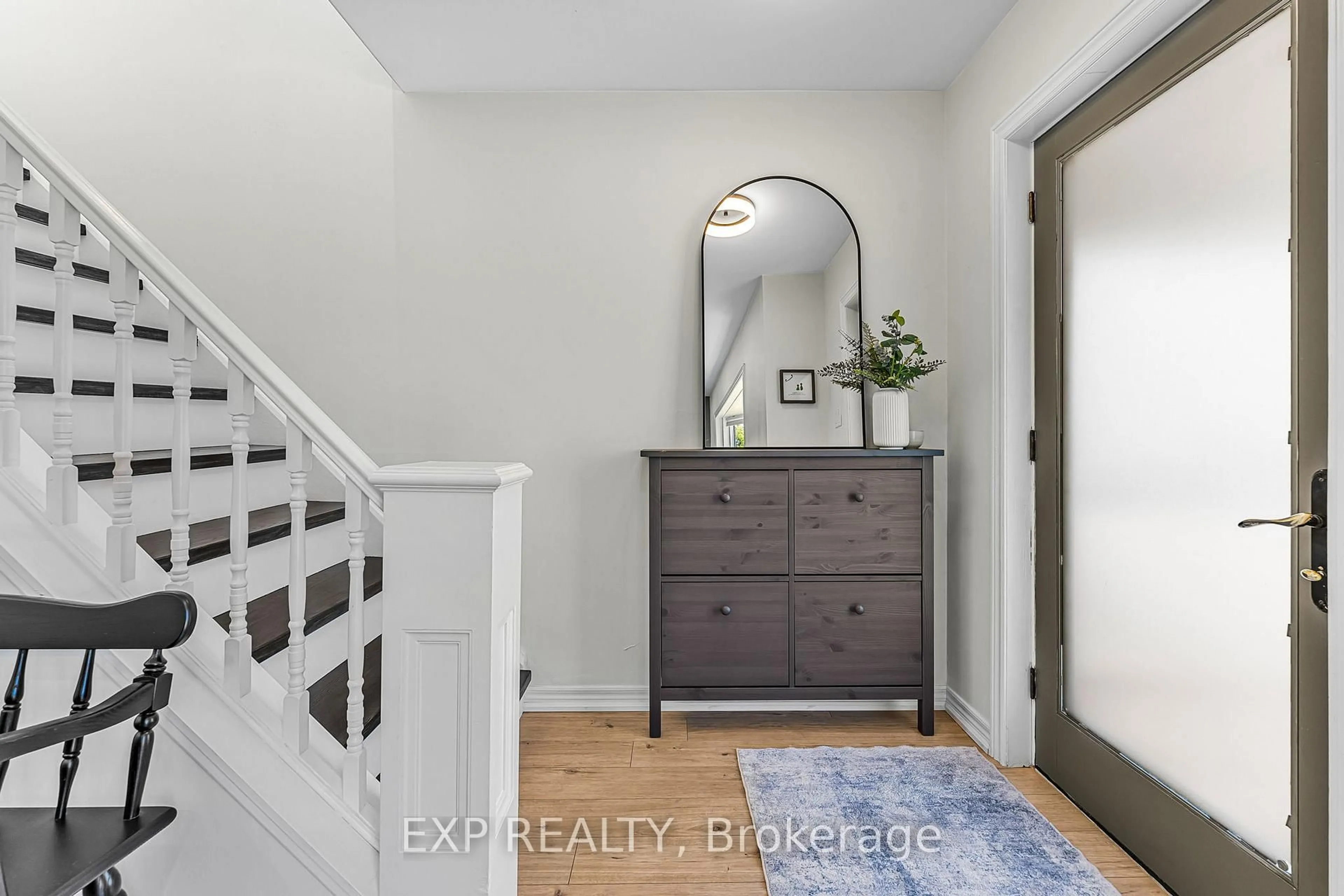 Indoor entryway for 18 Elberta St, St. Catharines Ontario L2M 5M5