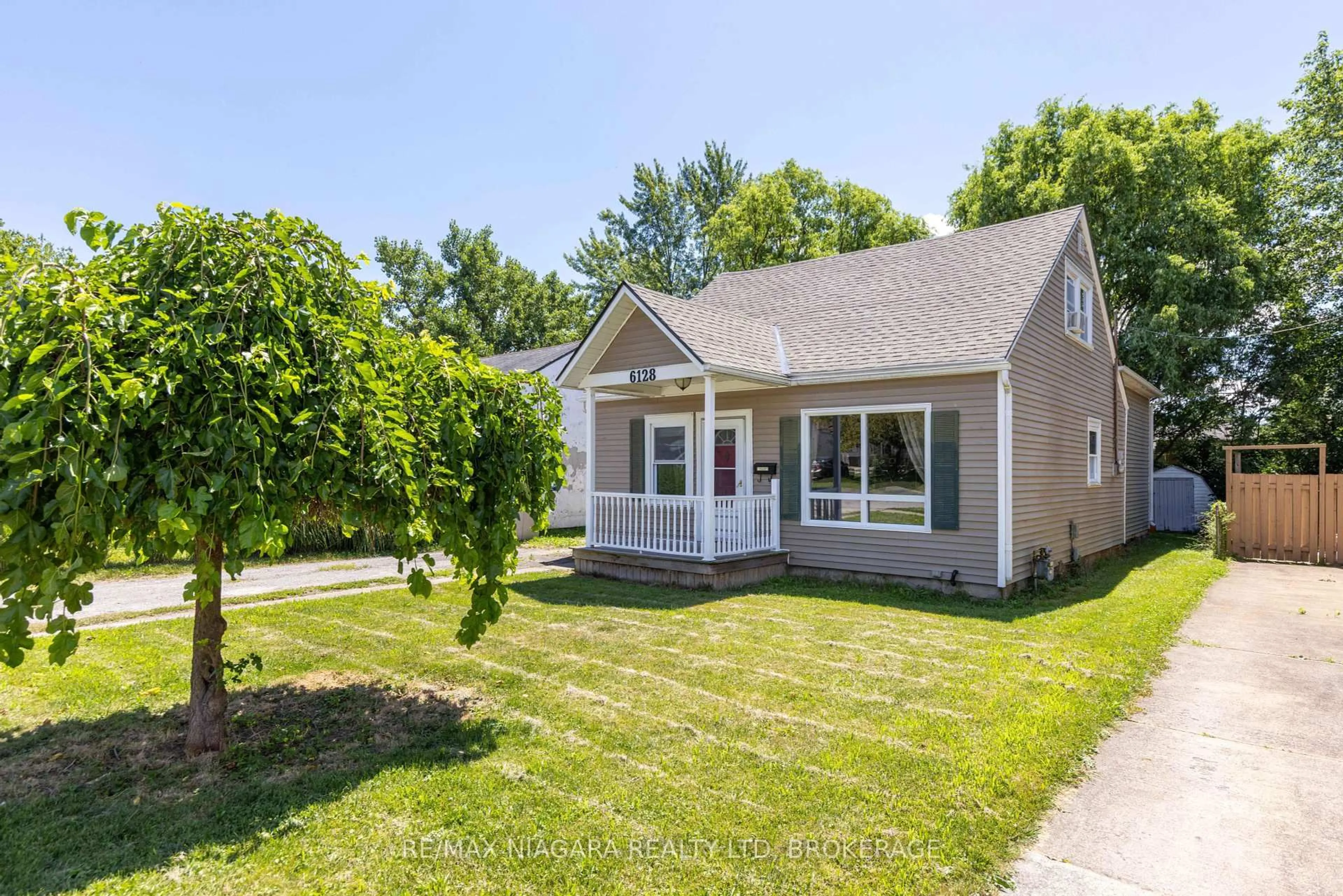 Home with vinyl exterior material, street for 6128 Cadham St, Niagara Falls Ontario L2G 3A1