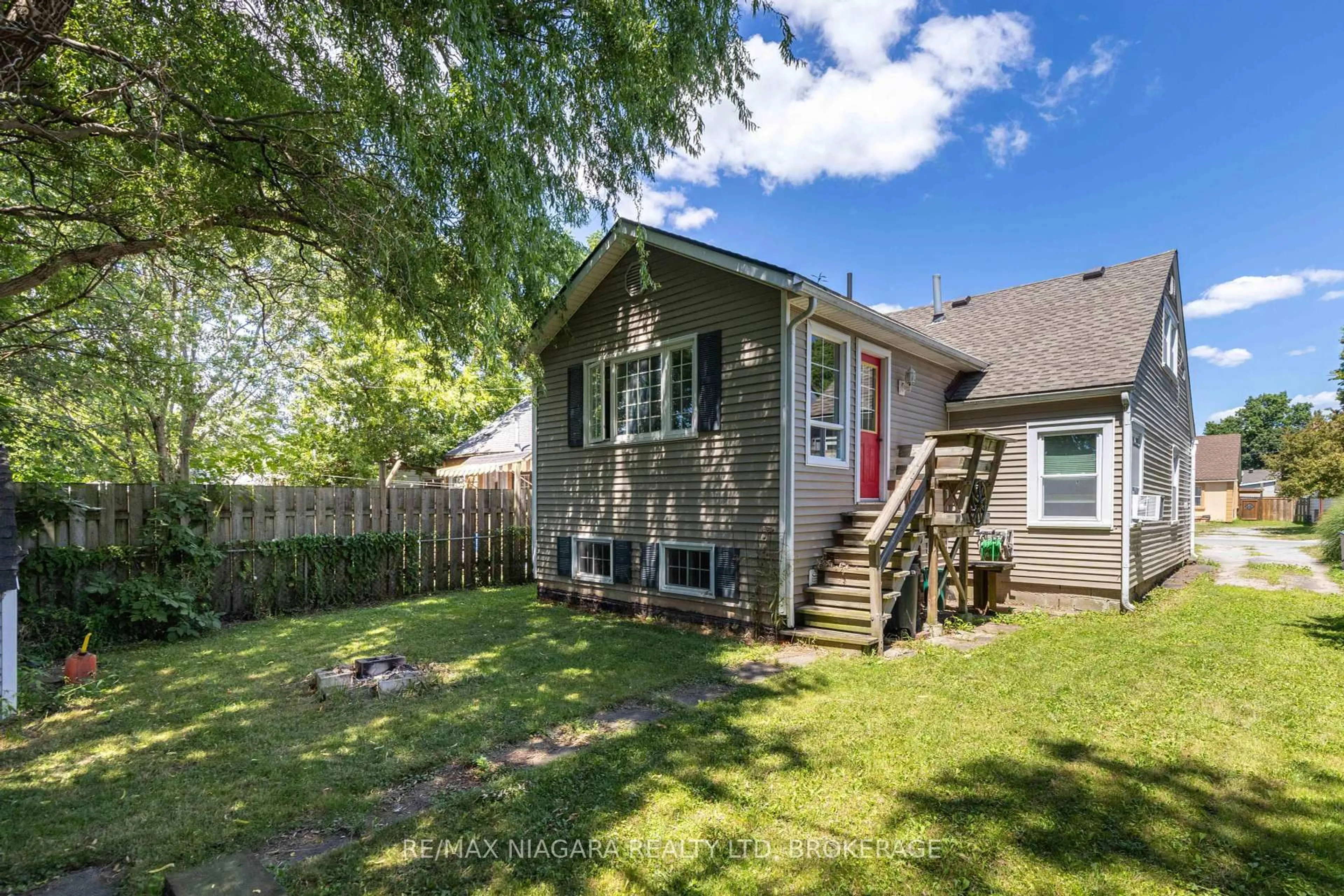 Patio, street for 6128 Cadham St, Niagara Falls Ontario L2G 3A1