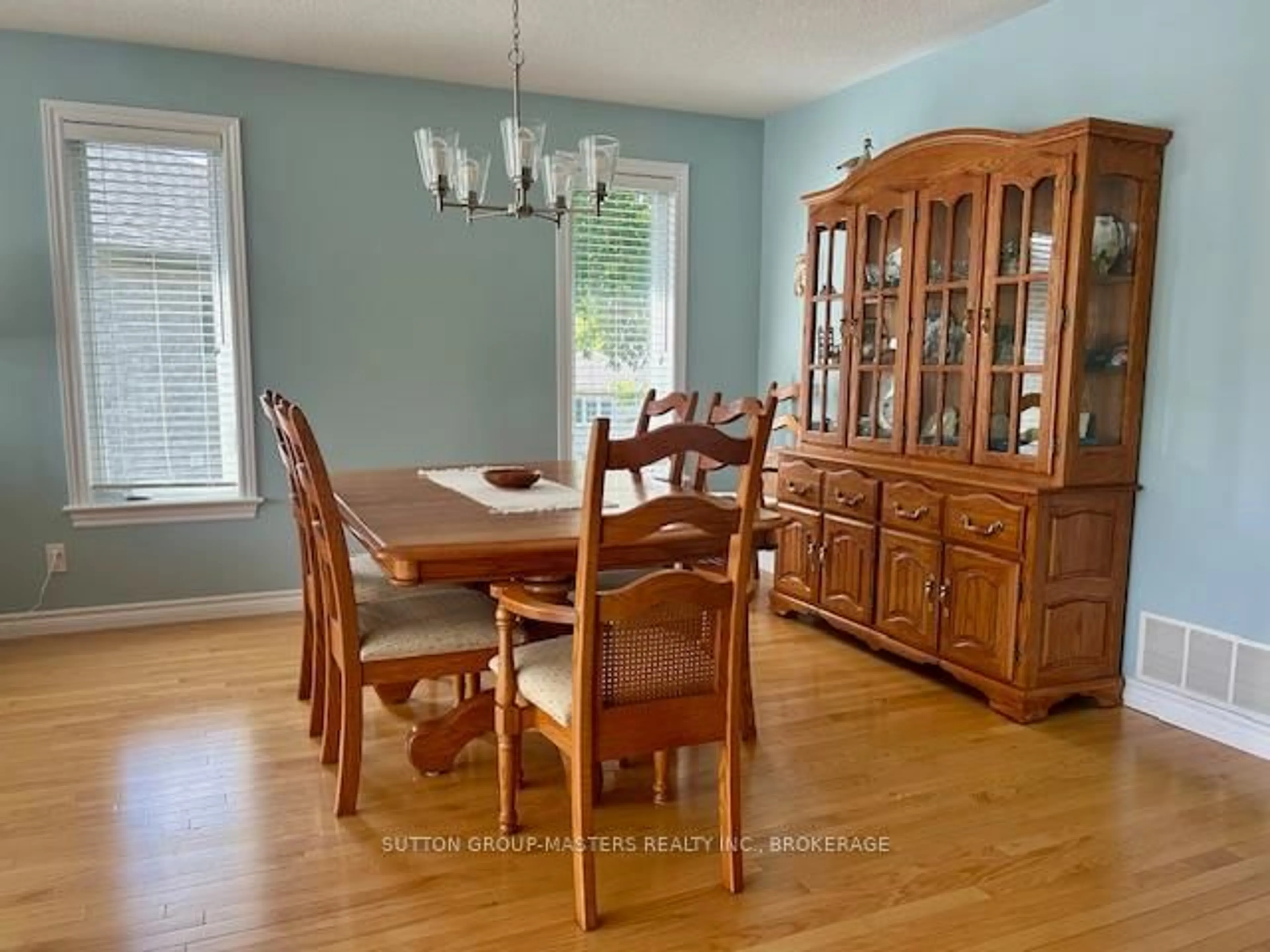 Dining room, wood/laminate floor for 132 Farmstead Crt, Kingston Ontario K7P 3H9