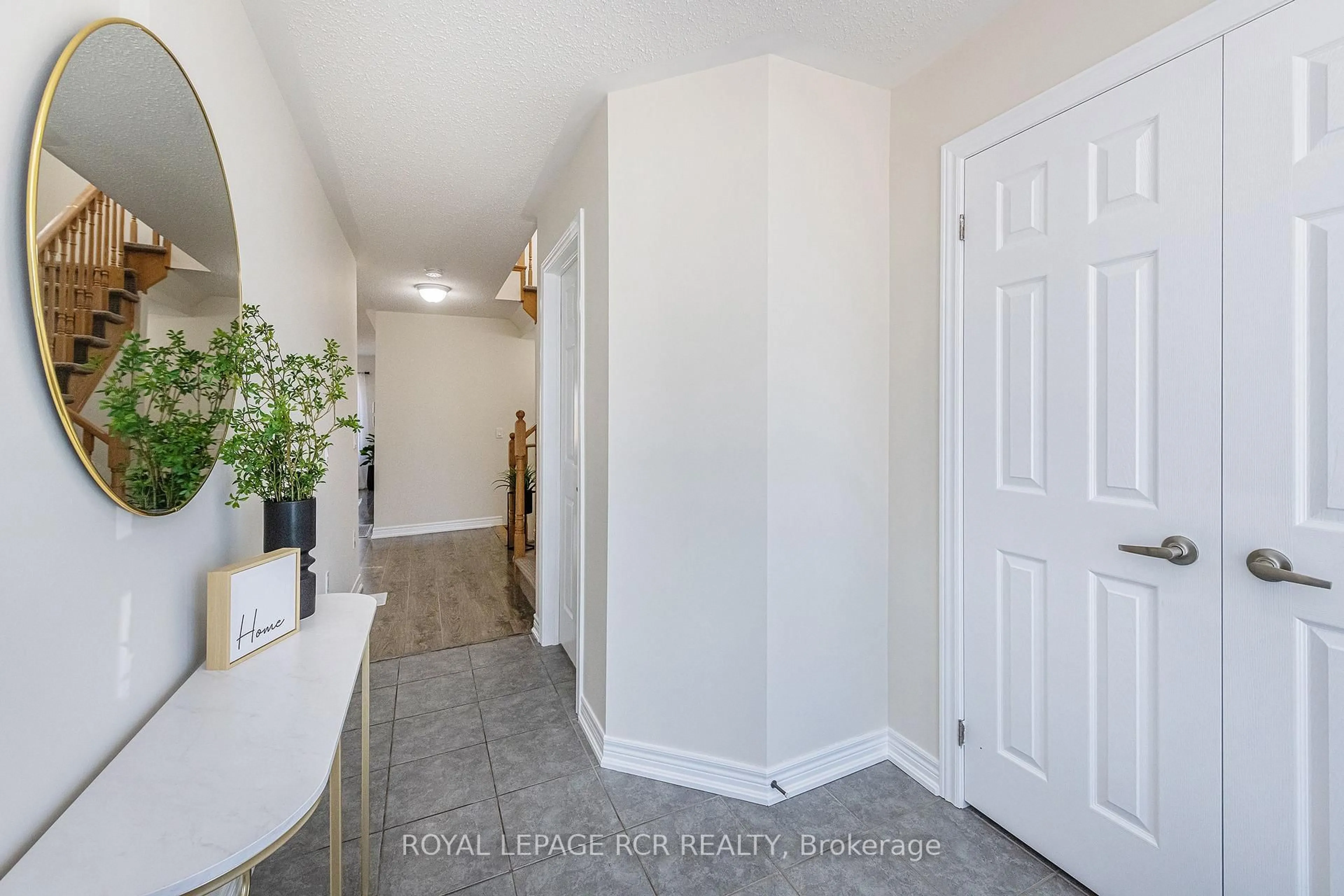 Indoor entryway for 770 Cook Cres, Shelburne Ontario L9W 3V3