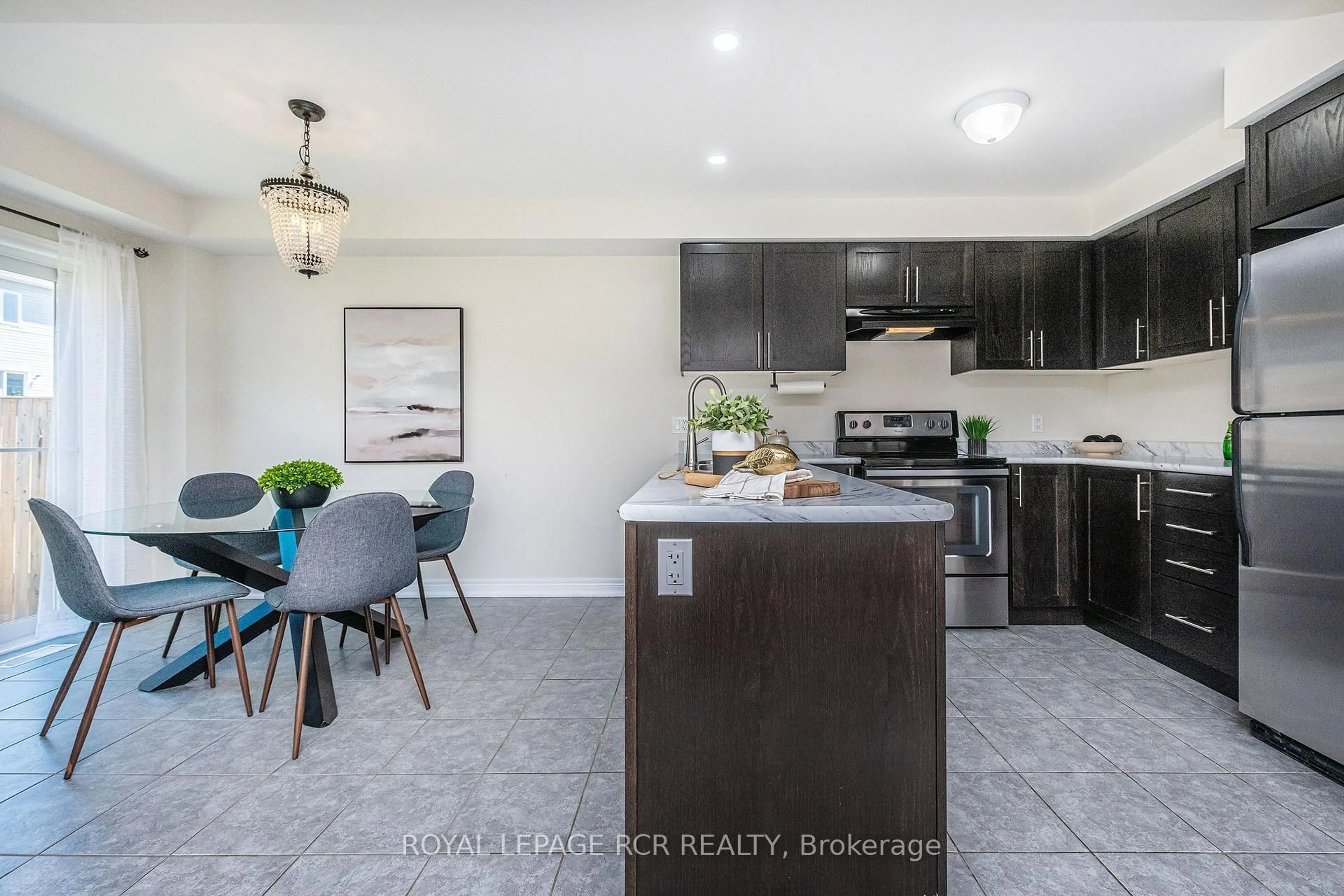 Open concept kitchen, ceramic/tile floor for 770 Cook Cres, Shelburne Ontario L9W 3V3