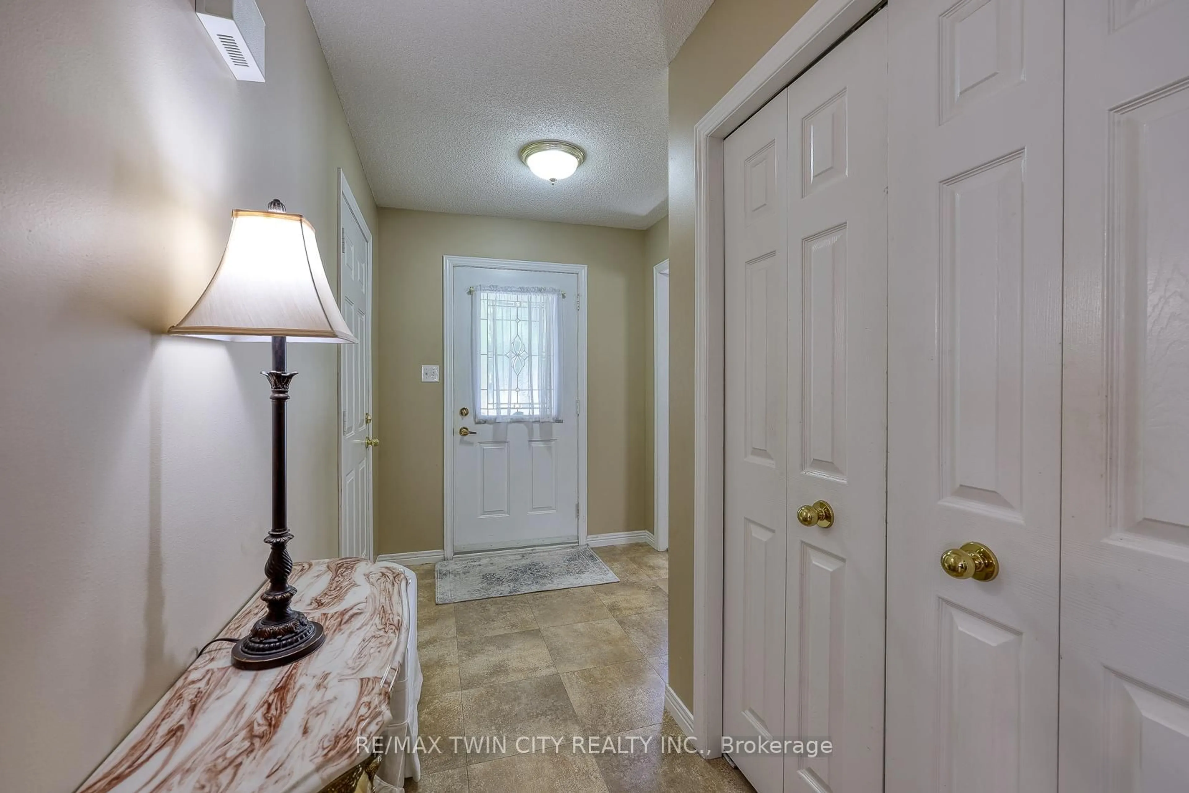 Indoor entryway for 185 Dartmoor Cres, Waterloo Ontario N2K 3S8