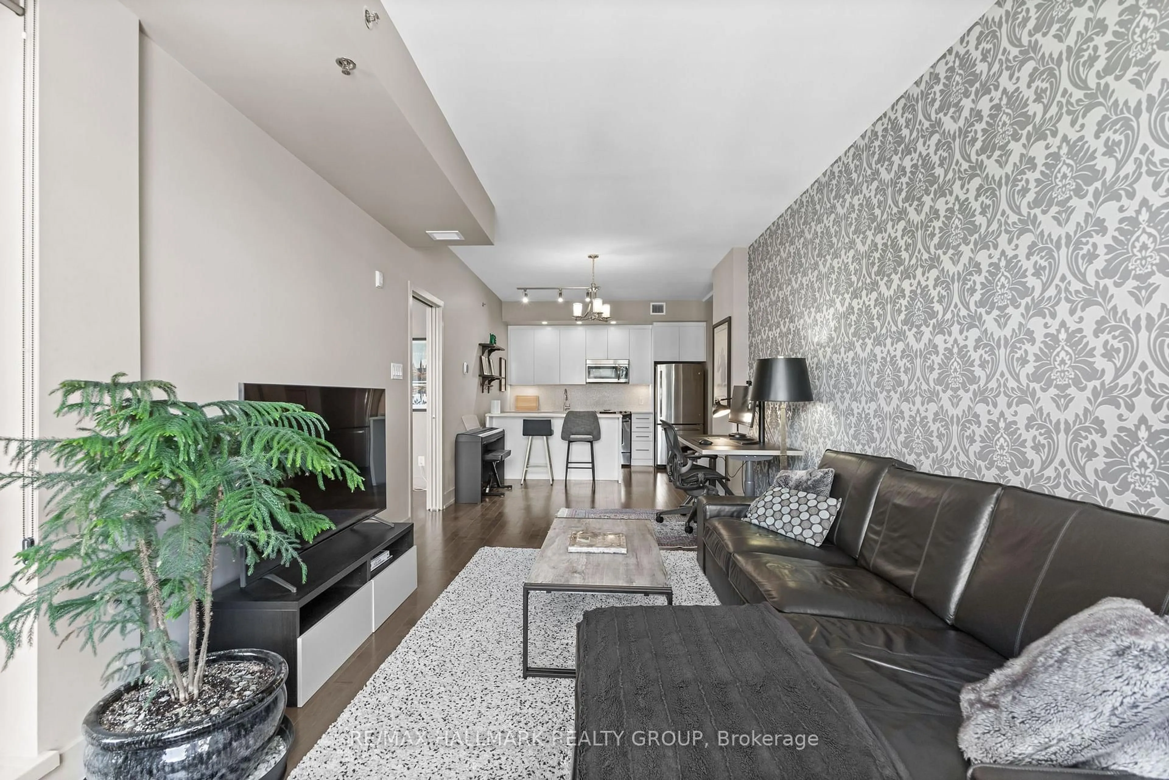 Living room with furniture, unknown for 108 Richmond Rd #507, Ottawa Ontario K1Z 6V9