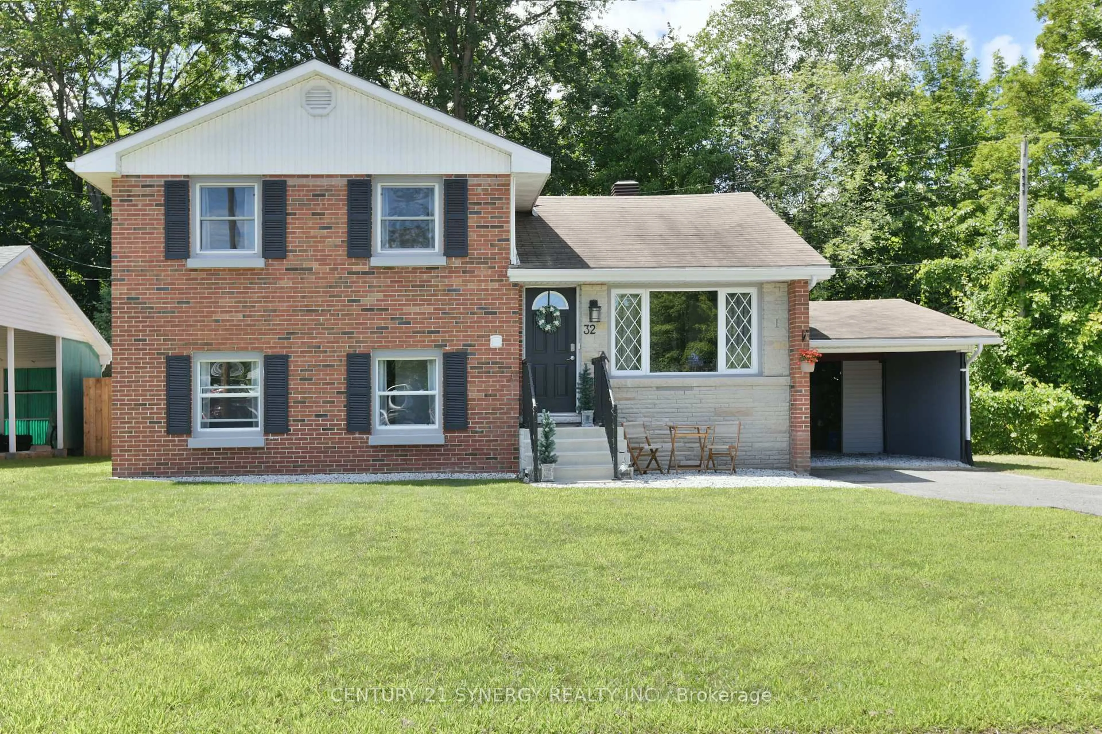 Home with brick exterior material, street for 32 Francis St, Renfrew Ontario K7V 1C2