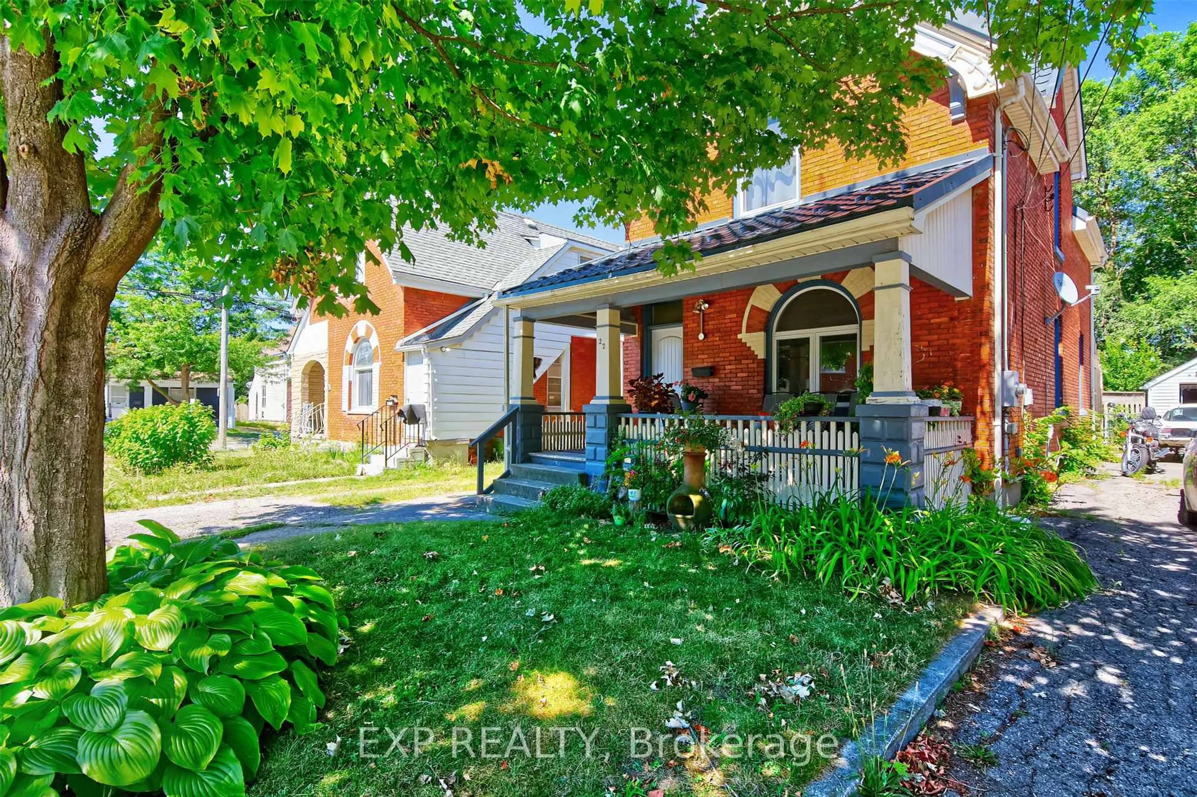 Patio, street for 22 Hyatt St, London East Ontario N5Z 1Y5