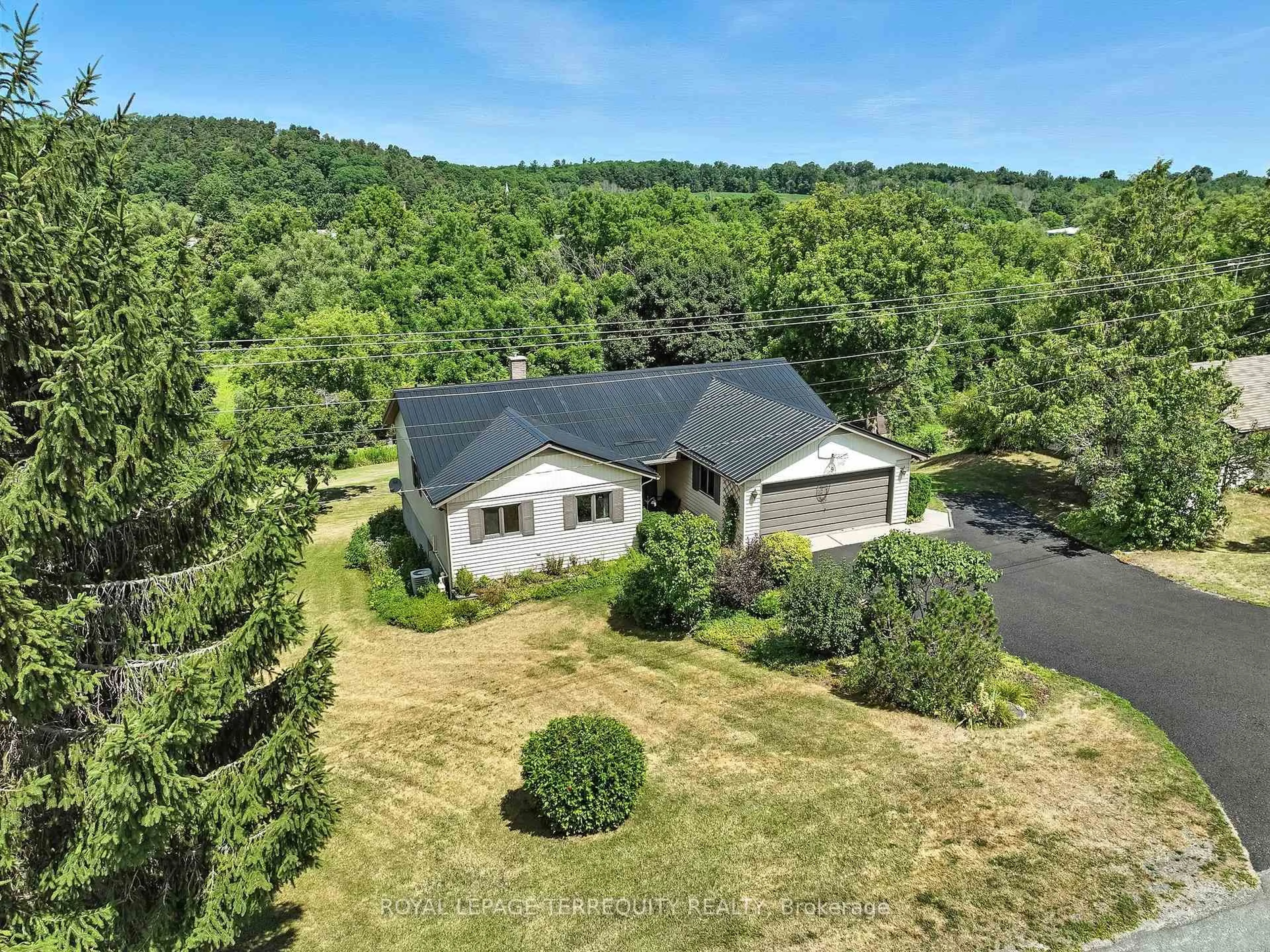 A pic from outside/outdoor area/front of a property/back of a property/a pic from drone, unknown for 9 Concession St, Trent Hills Ontario K0K 3K0