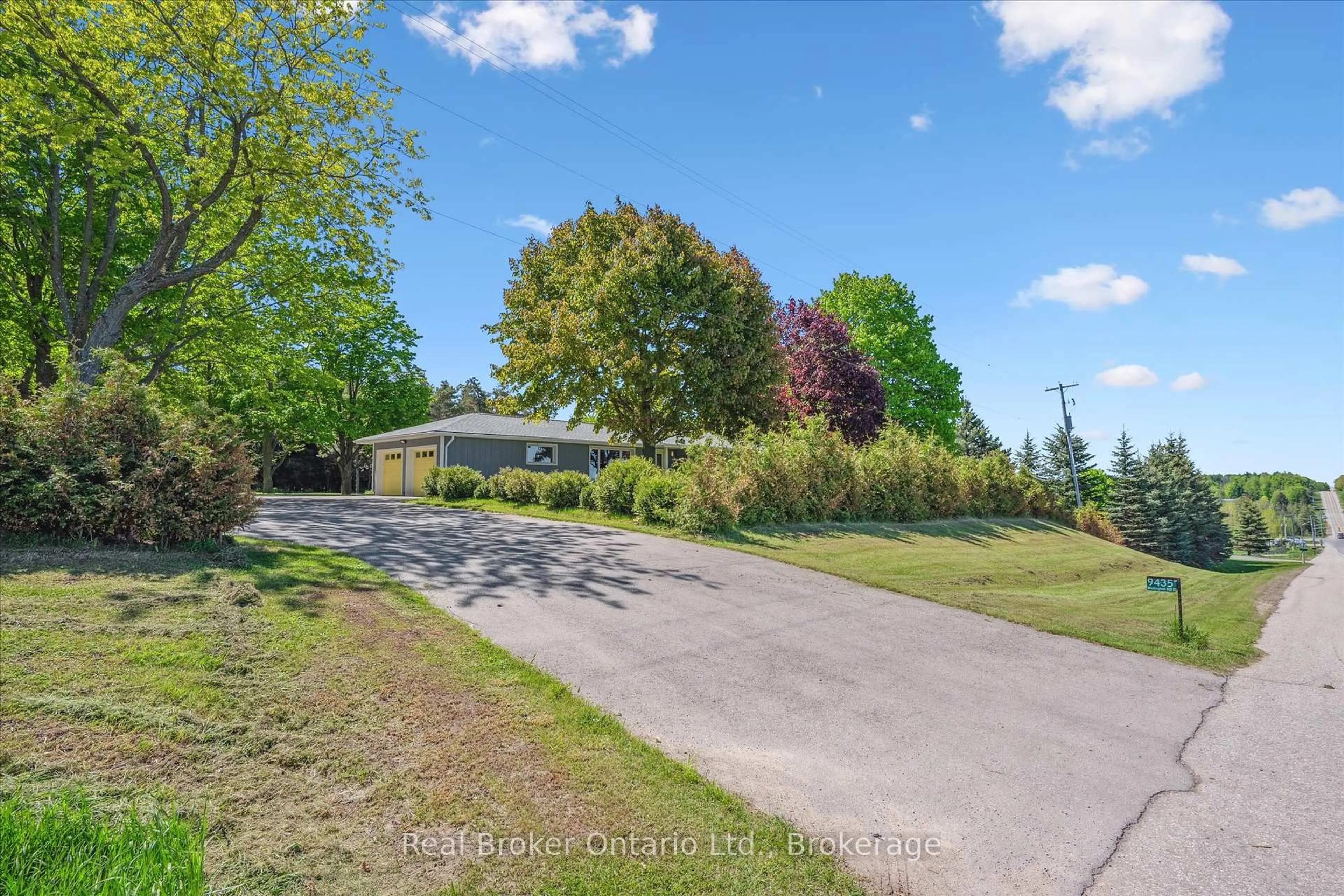 A pic from outside/outdoor area/front of a property/back of a property/a pic from drone, street for 9435 Wellington Road 22, Erin Ontario N0B 1Z0
