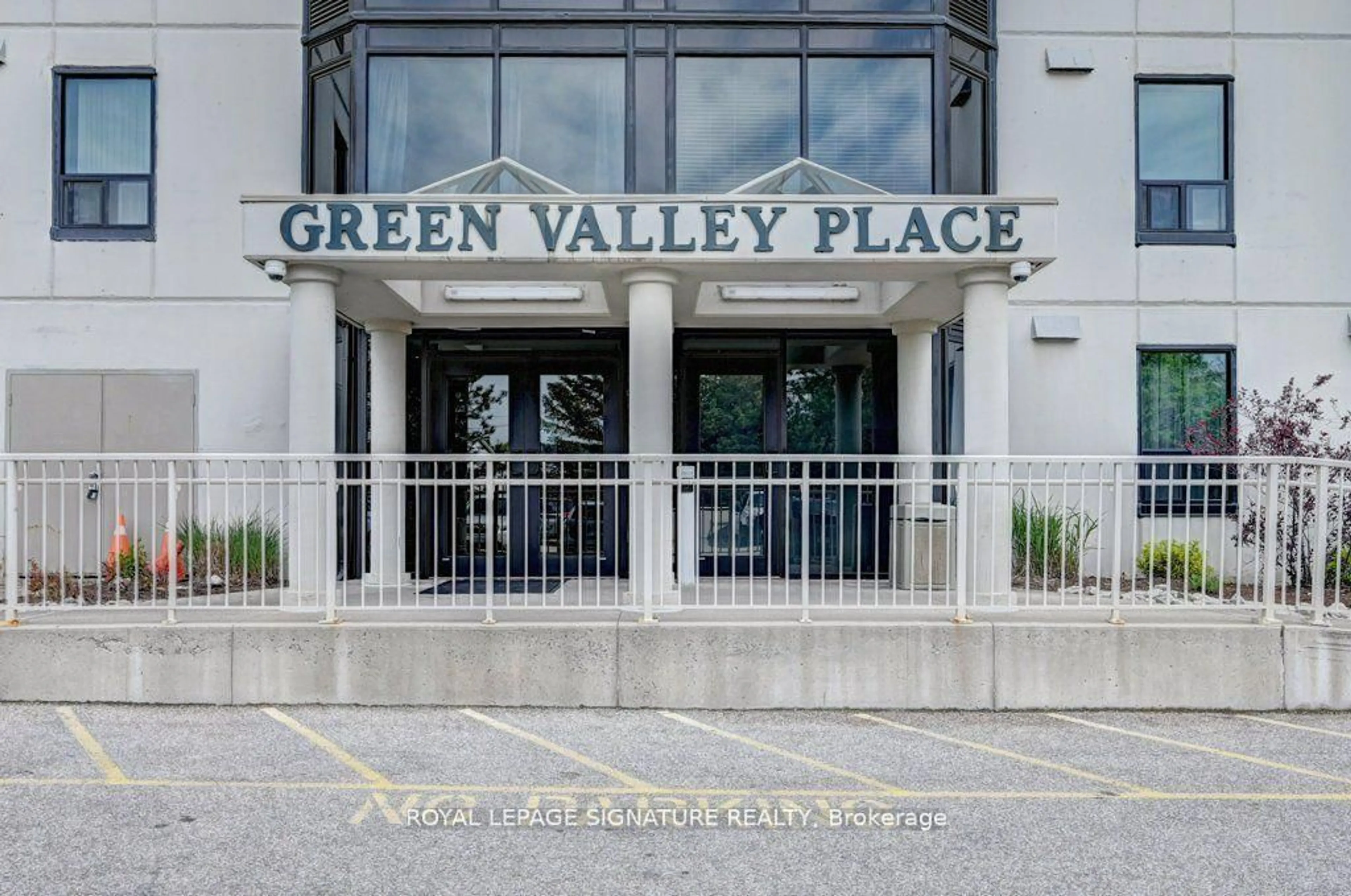 Lobby for 35 Green Valley Dr #1214, Kitchener Ontario N2P 2A5