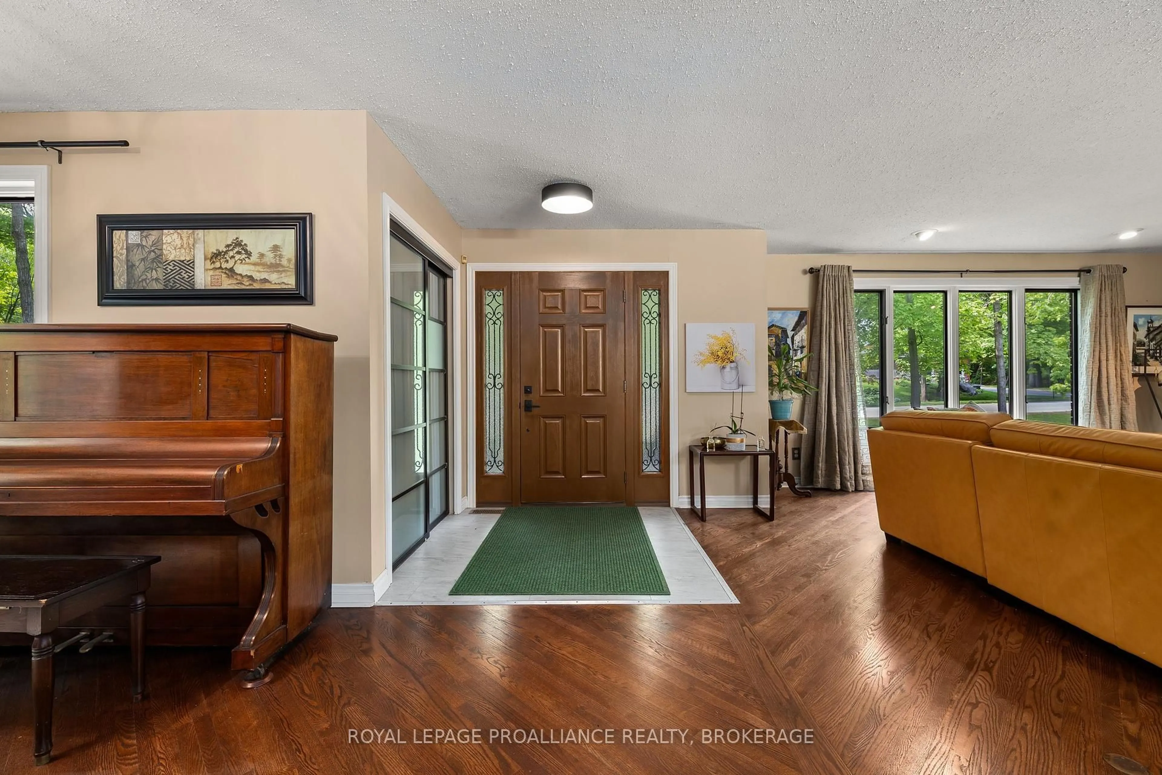 Indoor entryway for 15 Forest Dr, Kingston Ontario K7L 4V1