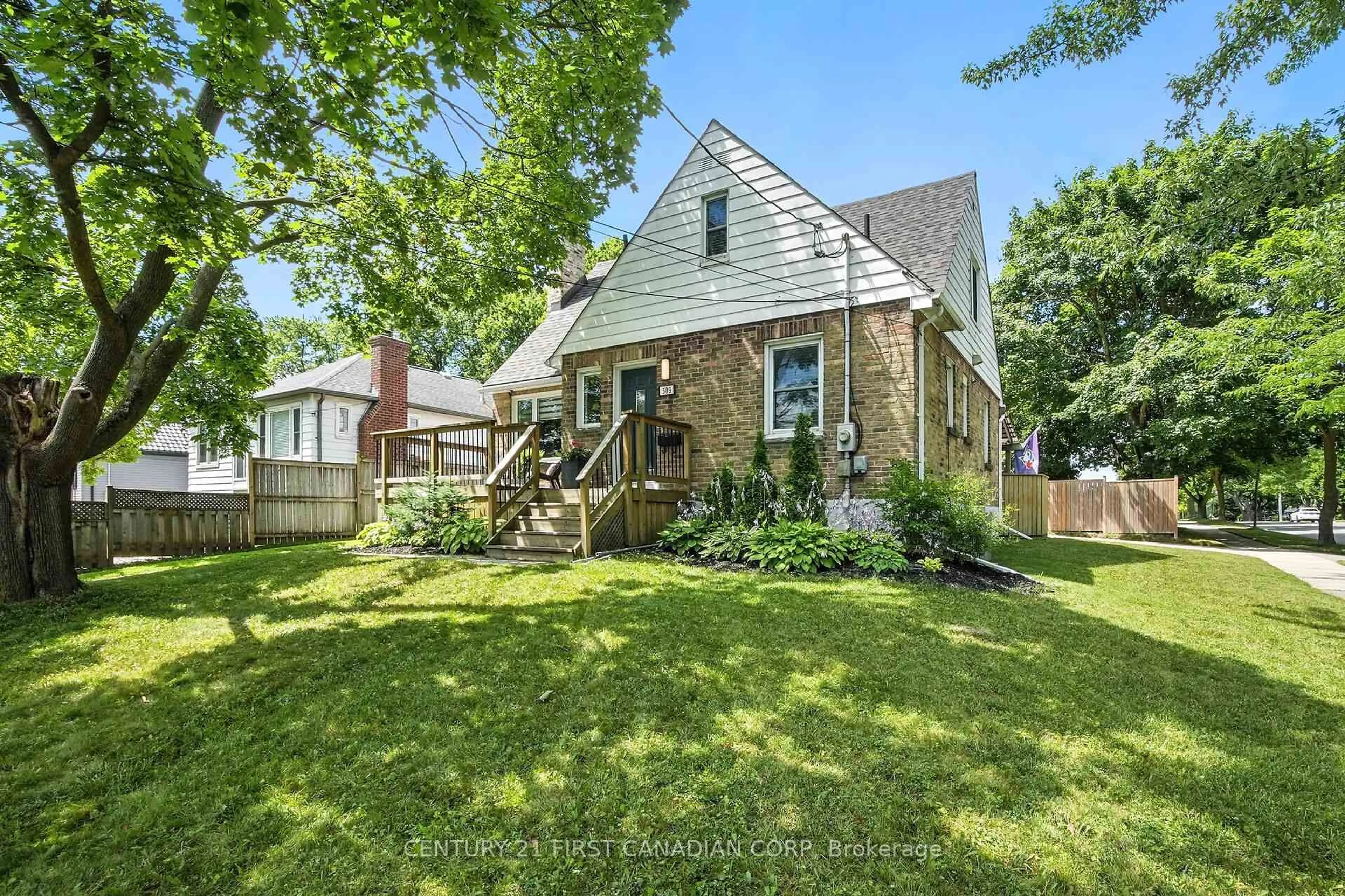 A pic from outside/outdoor area/front of a property/back of a property/a pic from drone, street for 309 Fairview Ave, London South Ontario N6C 4V1