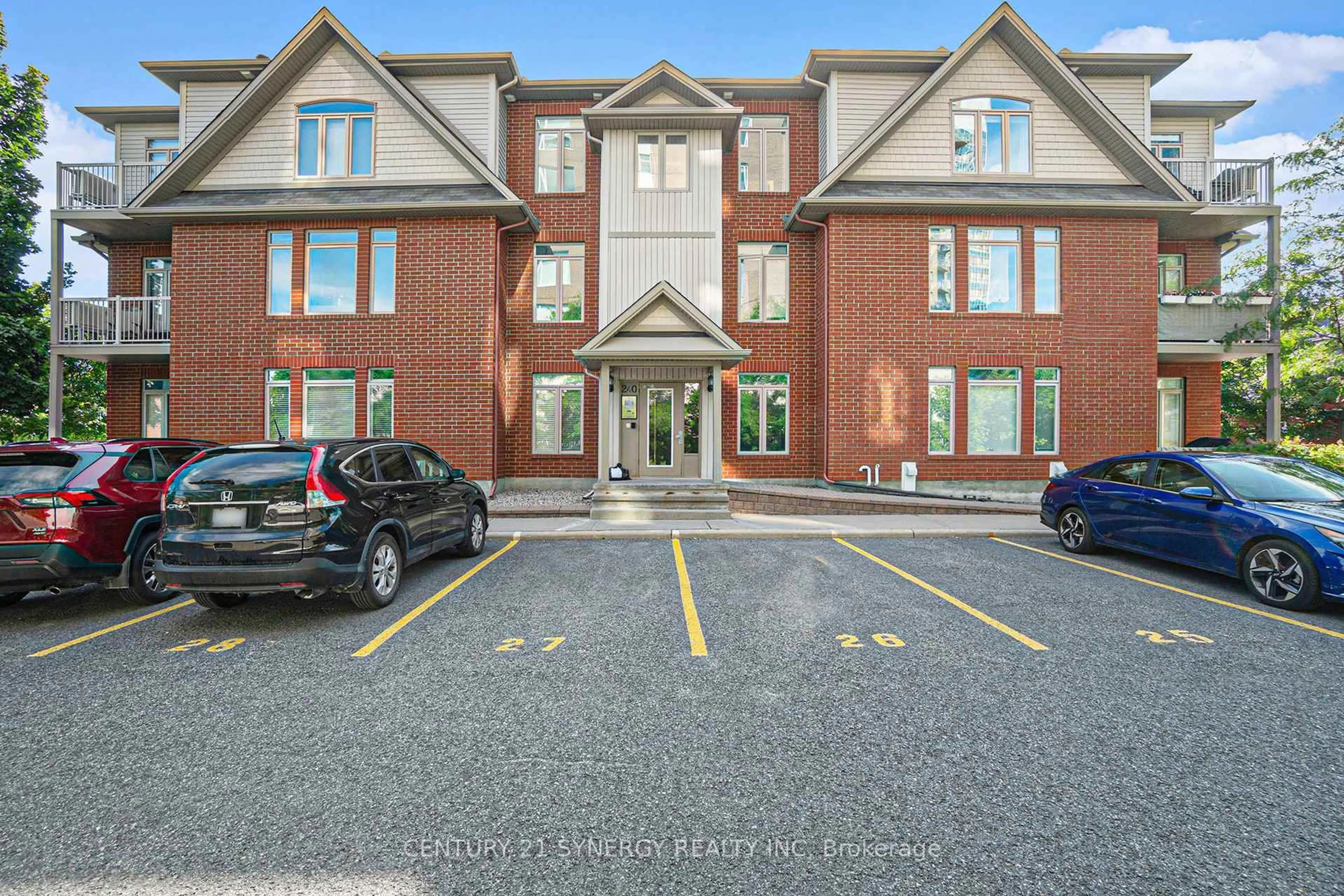 Indoor foyer for 240 Meilleur Private #J, Ottawa Ontario K1L 0A3