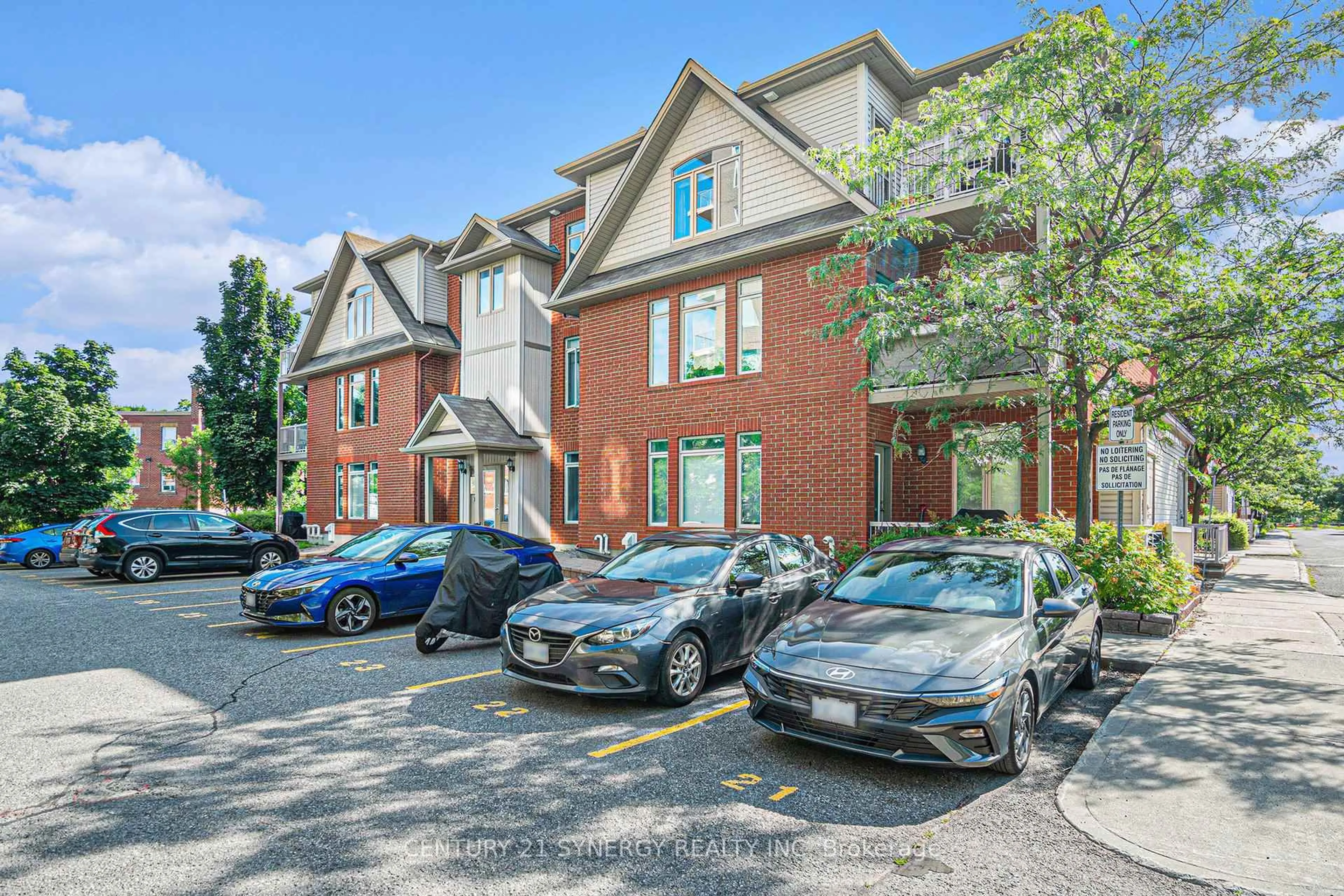 A pic from outside/outdoor area/front of a property/back of a property/a pic from drone, street for 240 Meilleur Private #J, Ottawa Ontario K1L 0A3