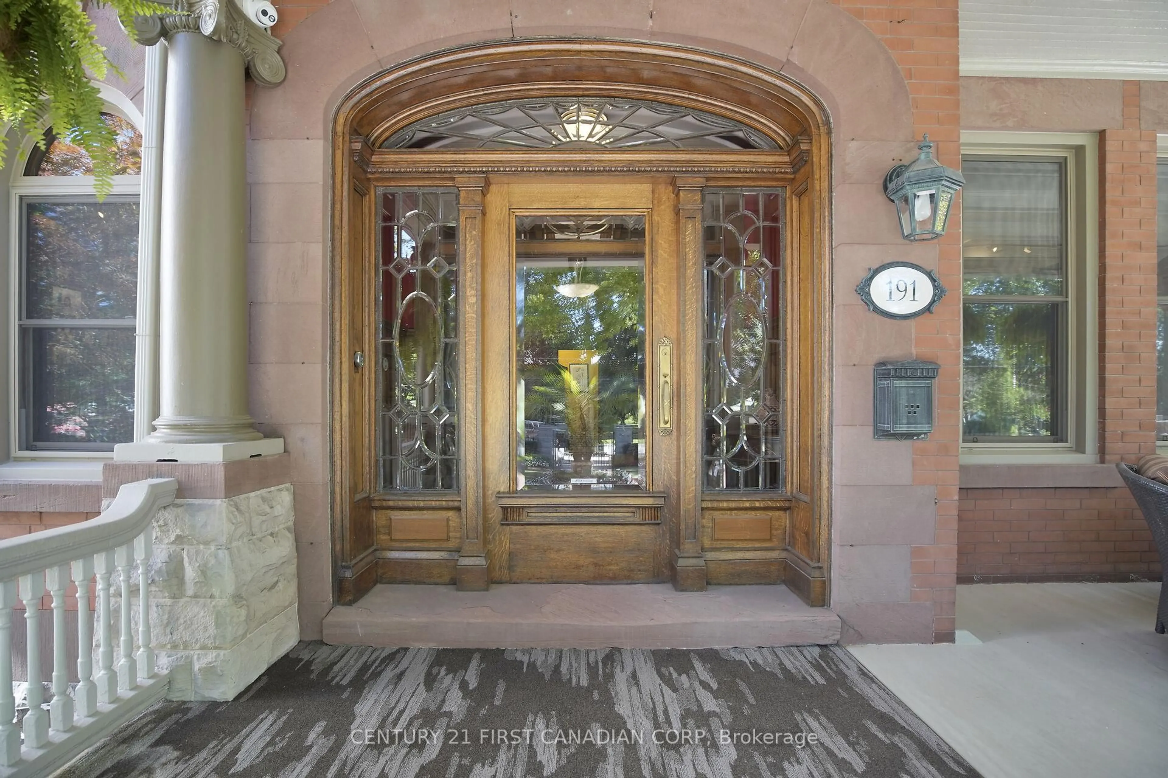 Indoor foyer for 191 Cheapside St, London East Ontario N6A 1Z9