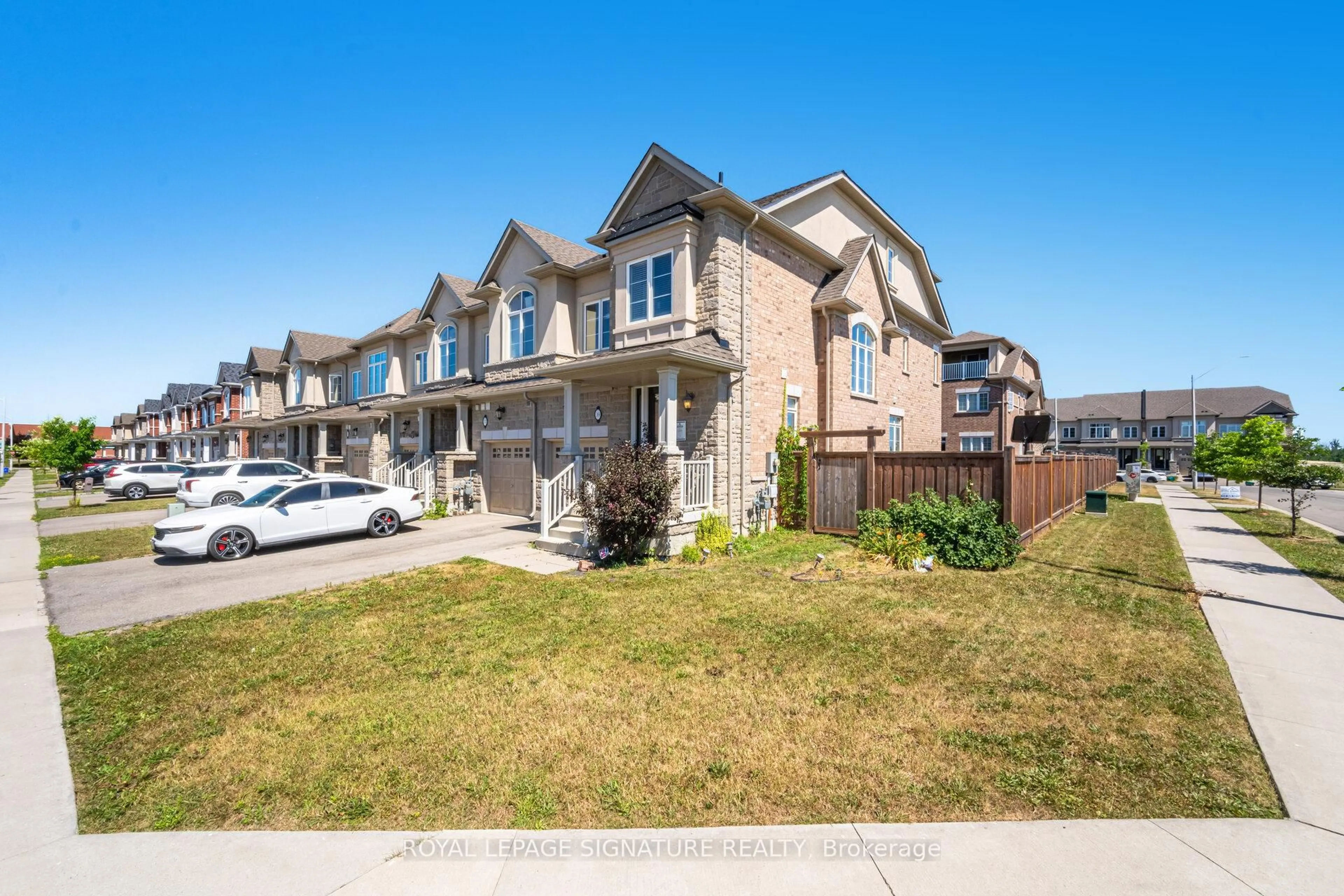 A pic from outside/outdoor area/front of a property/back of a property/a pic from drone, street for 39 Talence Dr, Hamilton Ontario L8J 0L2