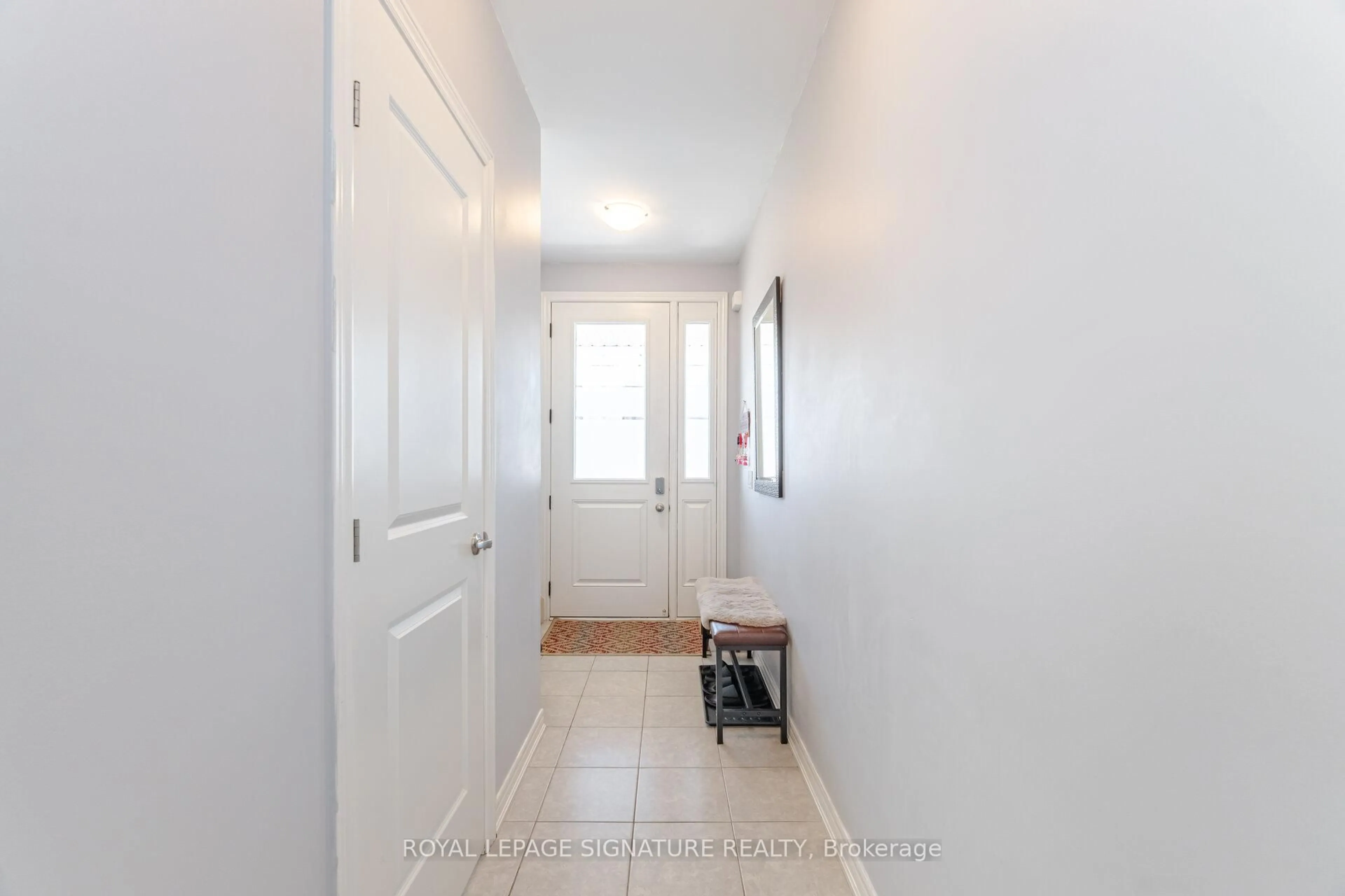 Indoor entryway for 39 Talence Dr, Hamilton Ontario L8J 0L2