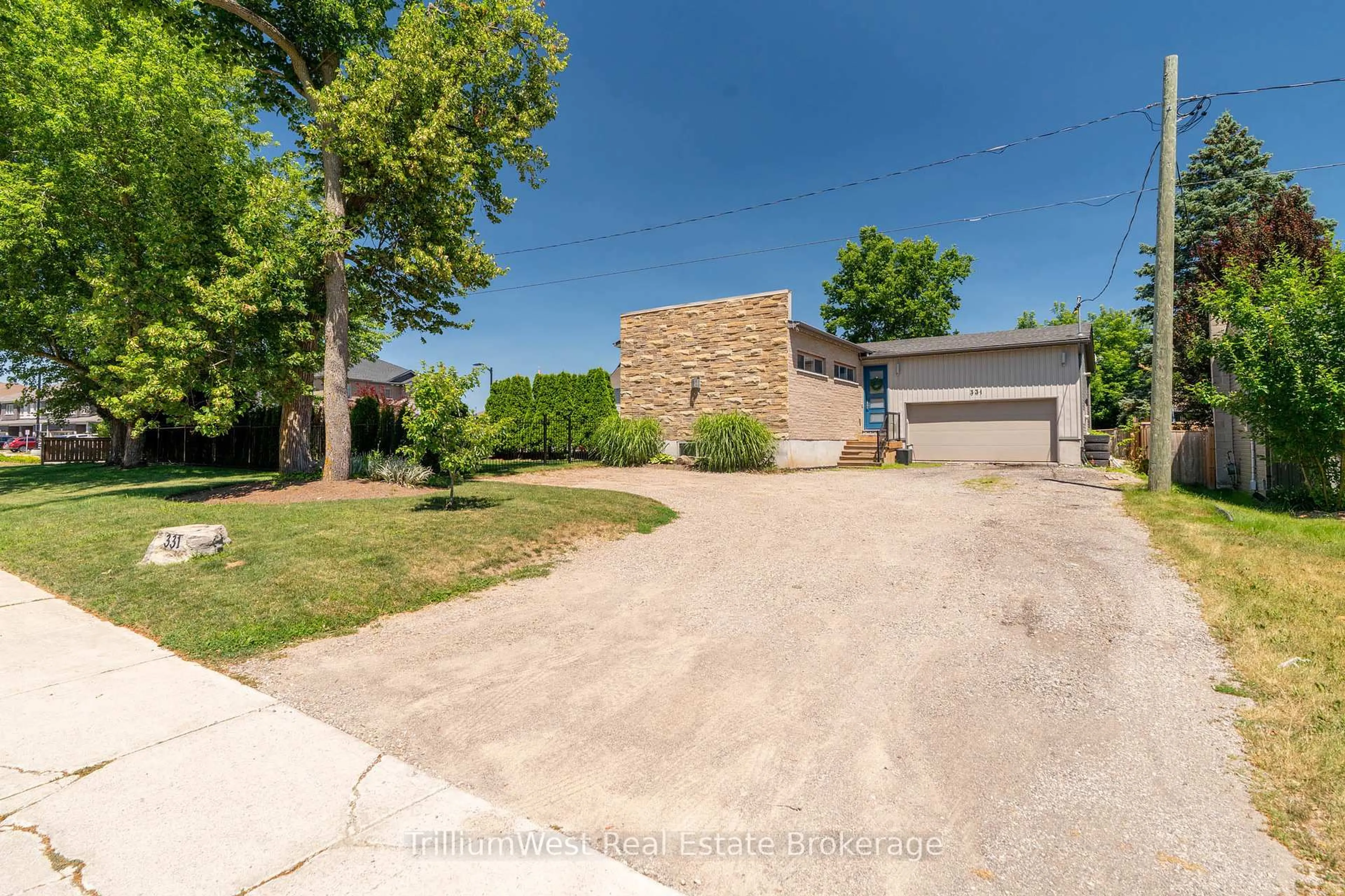 A pic from outside/outdoor area/front of a property/back of a property/a pic from drone, street for 331 Northumberland St, North Dumfries Ontario N0B 1E0