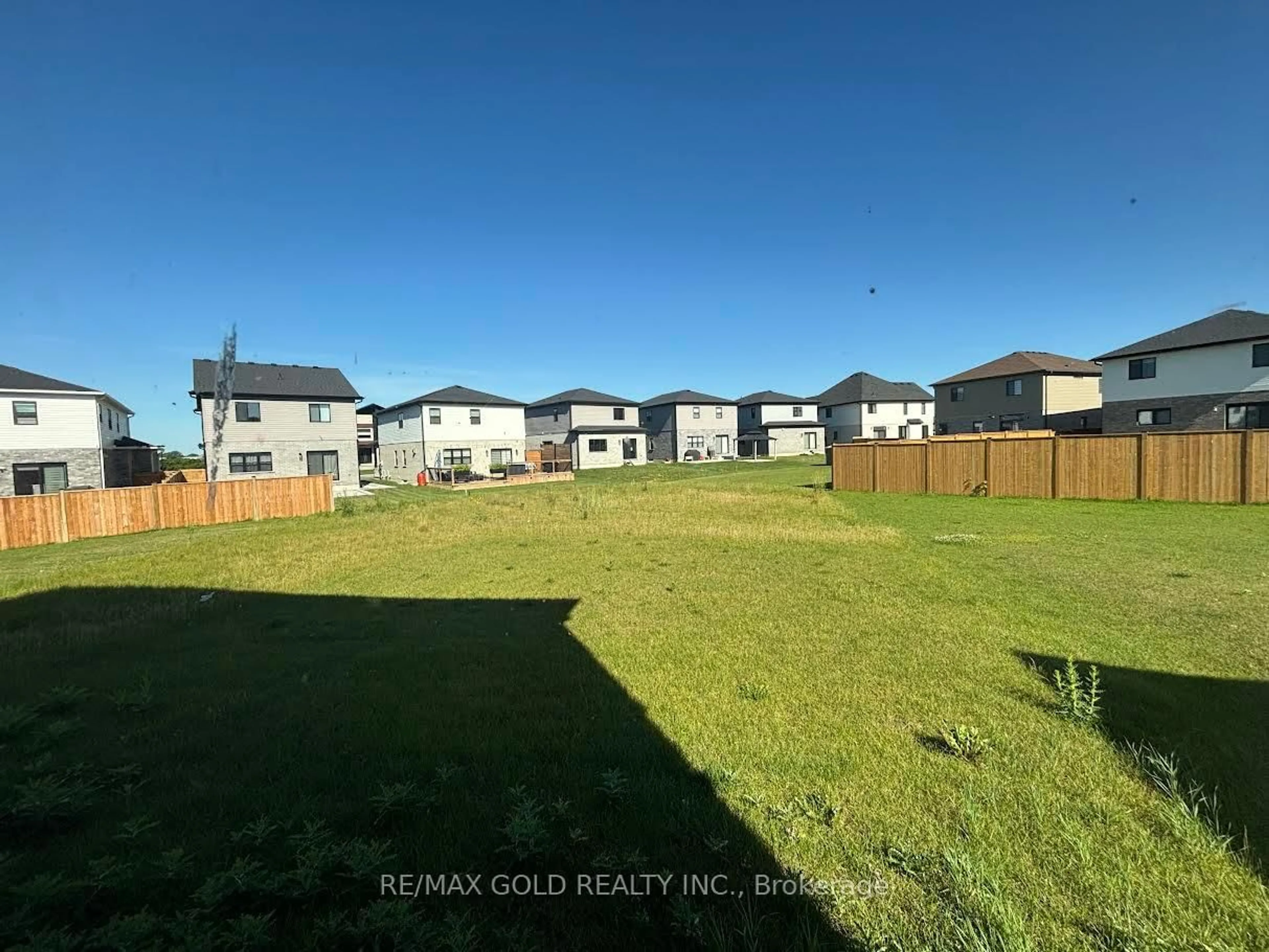 A pic from outside/outdoor area/front of a property/back of a property/a pic from drone, water/lake/river/ocean view for 203 Byers St, London South Ontario N6L 1K3