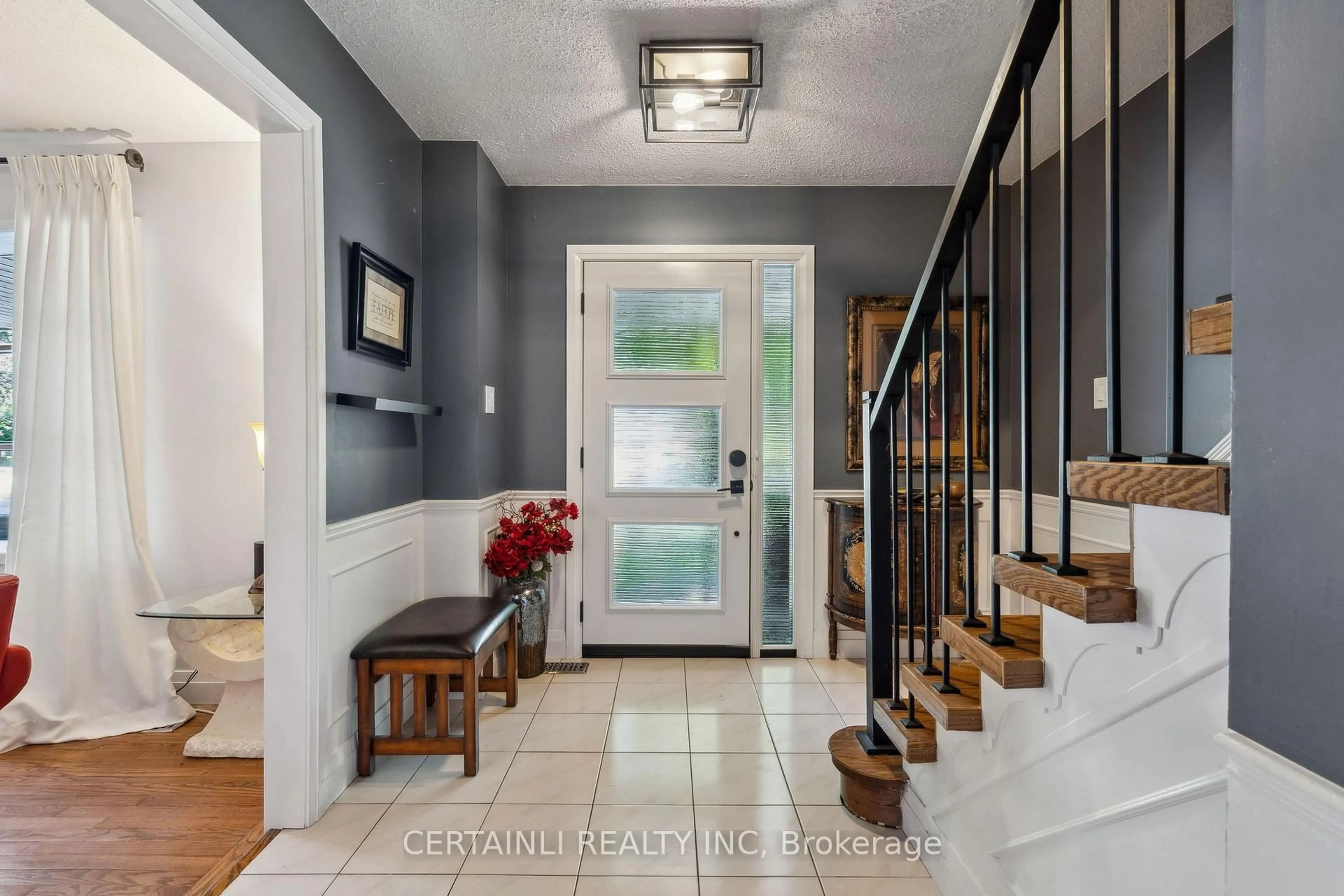 Indoor entryway for 108 HIGHVIEW Ave, London South Ontario N6J 4C9